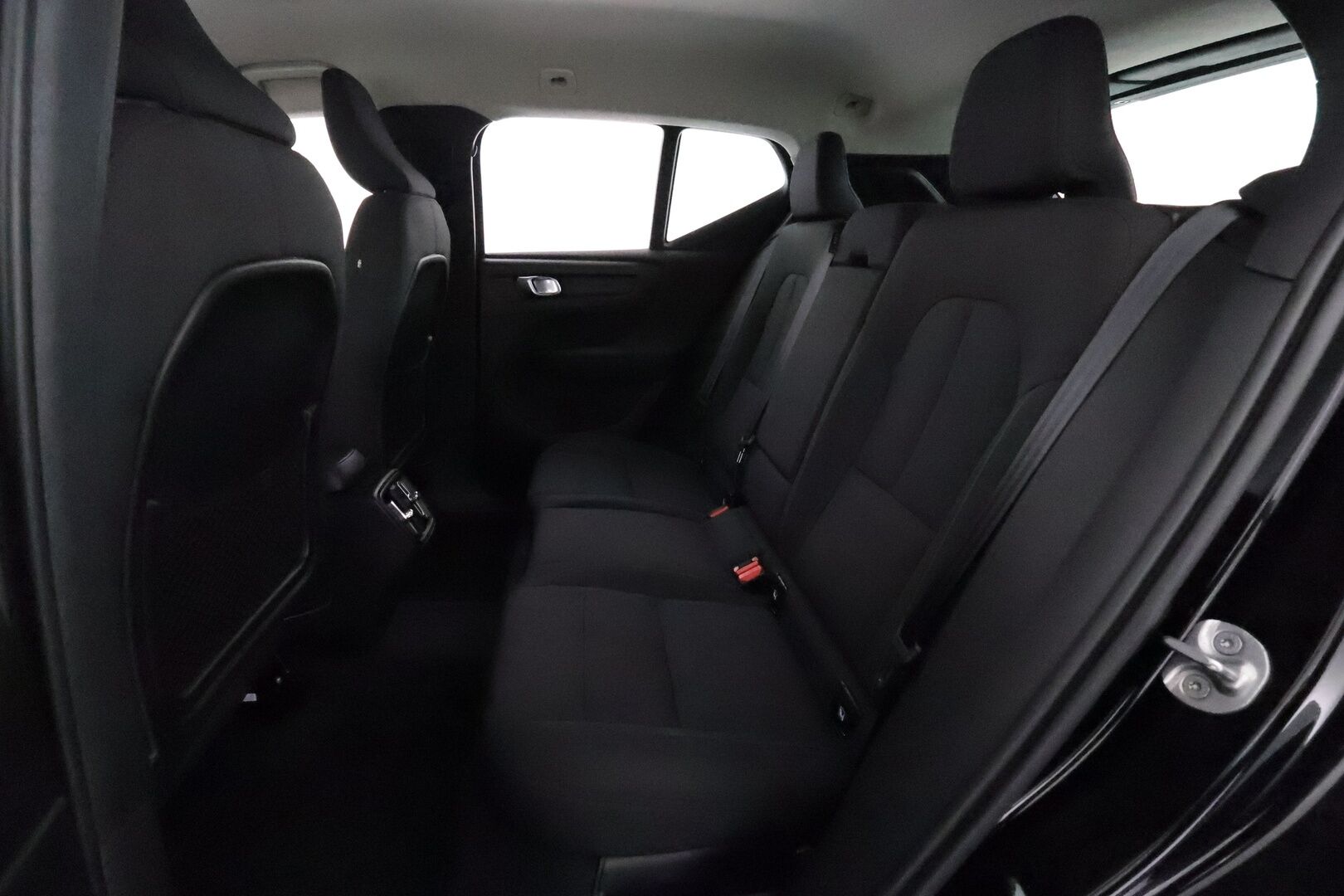 Volvo XC40 2022 T3 Business Edition aut. *Vakkari / P.kamera / Webasto / LED / Koukku / KeylessGo* - 3,99 % KORKOTARJOUS TÄHÄN AUTOON 28.9. ASTI! - 1.Om Suomi-auto / Kahdet renkaat aluvanteilla / Juuri huollettu!
