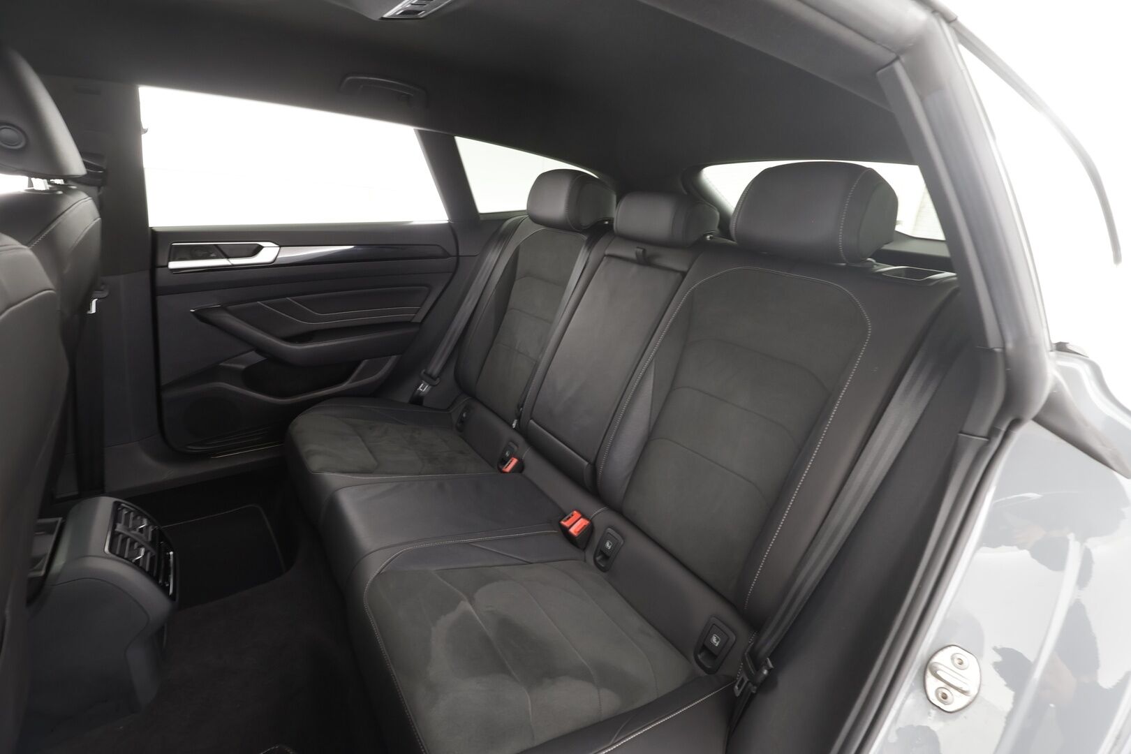 Volkswagen Arteon 2022 Shooting Brake R-Line Business eHybrid 160 kW DSG *ACC / Webasto / HUD / P.Kamera / Navi * - LED / 1-om Suomi-auto / 2x Latauskaapelit / Kahdet renkaat aluvanteilla