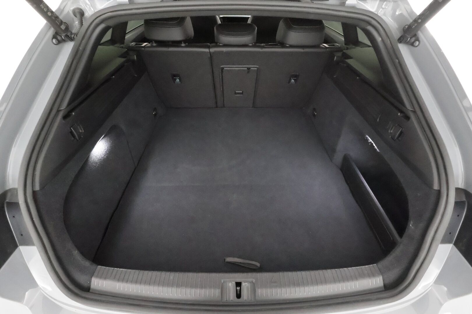 Volkswagen Arteon 2022 Shooting Brake R-Line Business eHybrid 160 kW DSG *ACC / Webasto / HUD / P.Kamera / Navi * - LED / 1-om Suomi-auto / 2x Latauskaapelit / Kahdet renkaat aluvanteilla