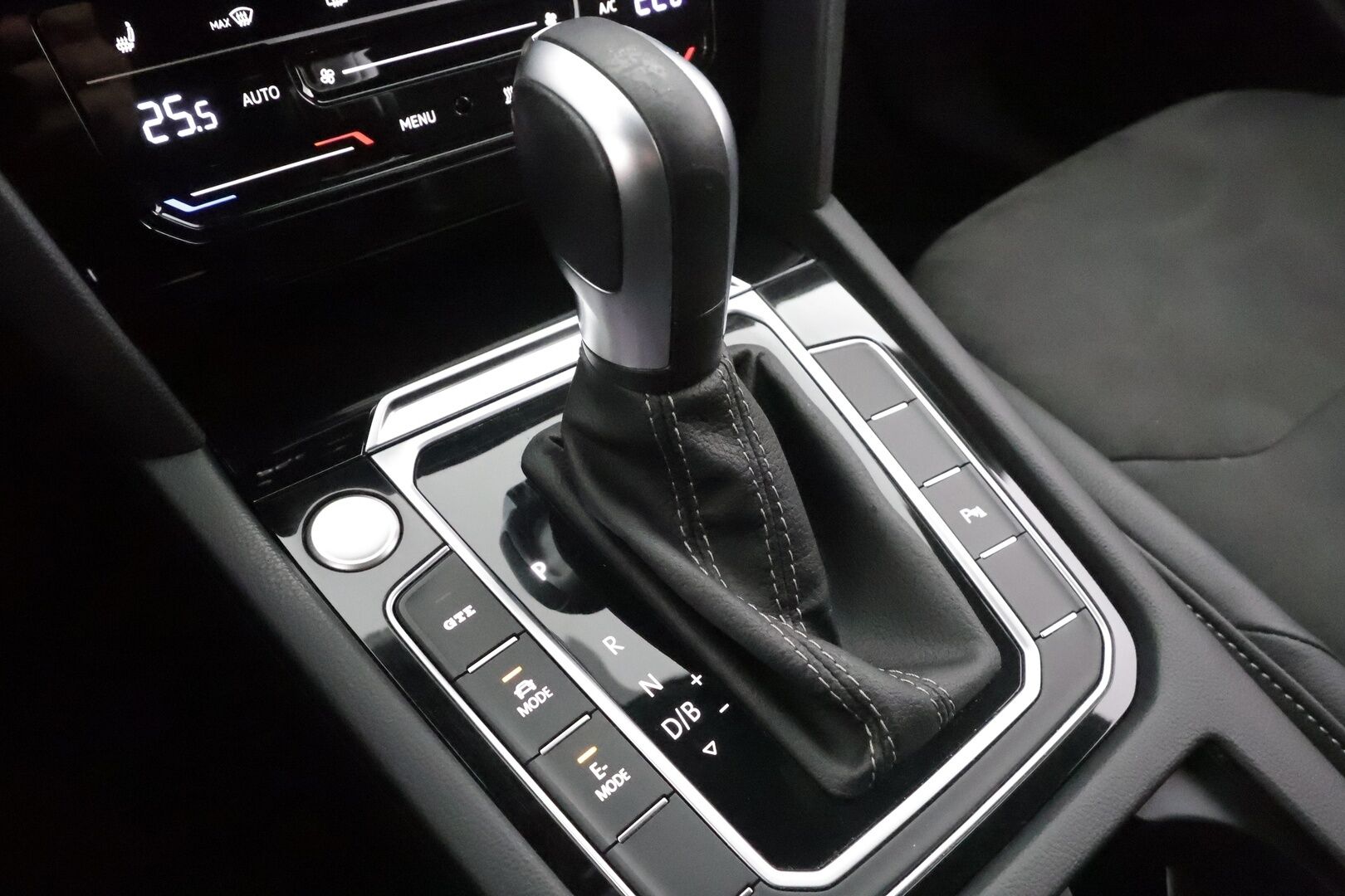 Volkswagen Arteon 2022 Shooting Brake R-Line Business eHybrid 160 kW DSG *ACC / Webasto / HUD / P.Kamera / Navi * - LED / 1-om Suomi-auto / 2x Latauskaapelit / Kahdet renkaat aluvanteilla