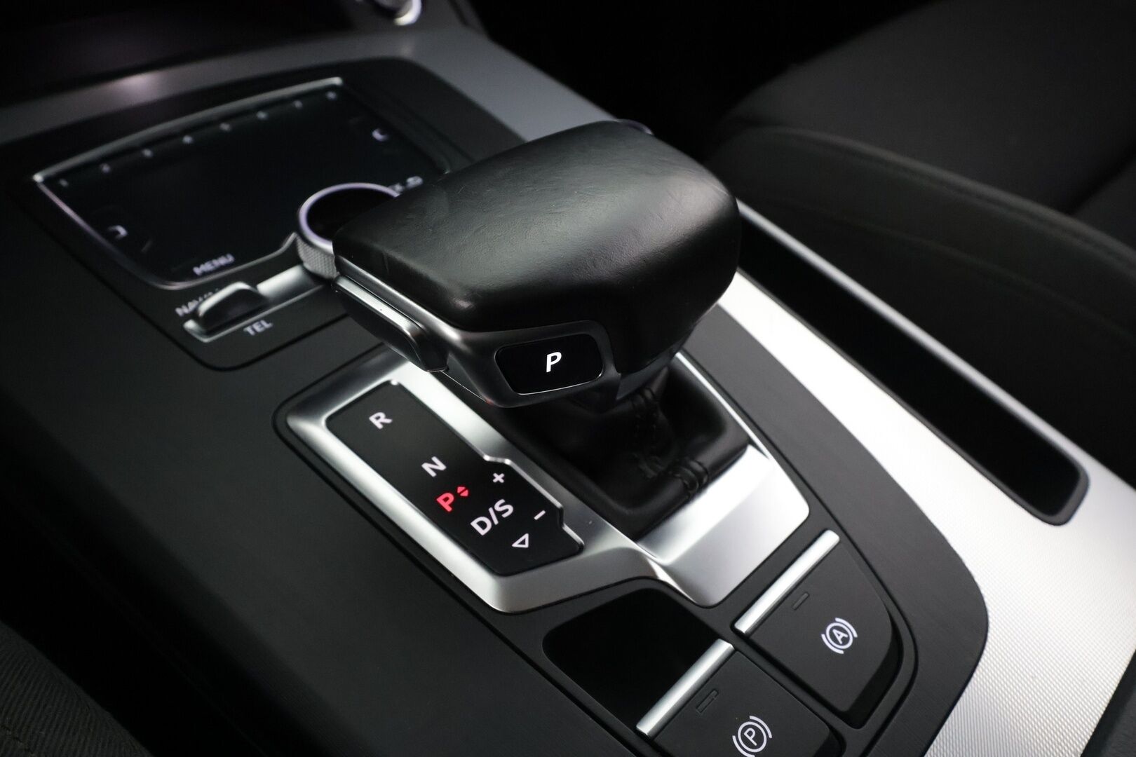 Audi Q5 2017 Business Sport 2,0 TDI 140 kW quattro S tronic * Webasto / Bang & Olufsen / Vetokoukku / Adapt.Vakkari / Sporttipenkit / Peruutustutkat - Kahdet renkaat / Siisti Yksilö / Poikkeukselliset varusteet! - HULLUT BLACKWEEK JATKOT - KORKOTARJOUS 2,49%