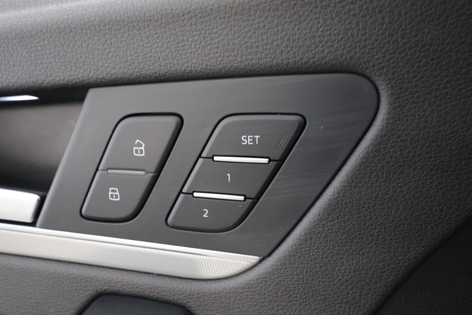 Audi Q5 2017 Business Sport 2,0 TDI 140 kW quattro S tronic * Webasto / Bang & Olufsen / Vetokoukku / Adapt.Vakkari / Sporttipenkit / Peruutustutkat - Kahdet renkaat / Siisti Yksilö / Poikkeukselliset varusteet! - HULLUT BLACKWEEK JATKOT - KORKOTARJOUS 2,49%