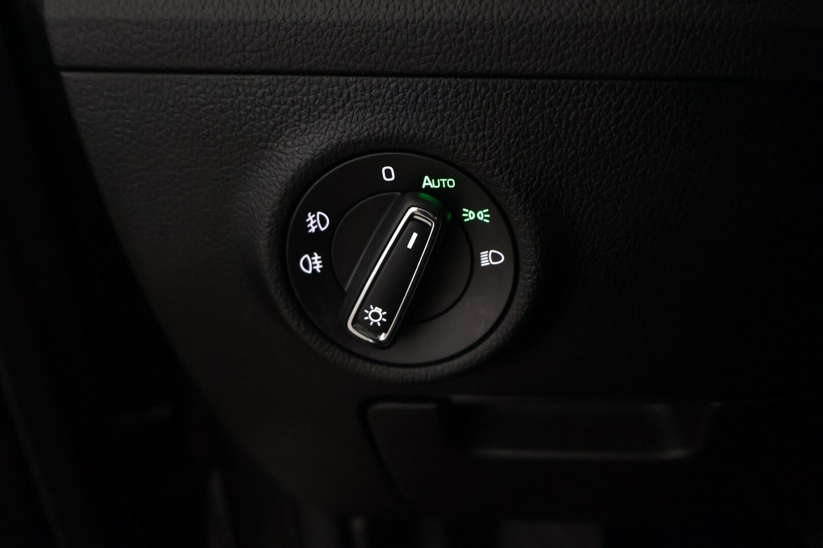 Skoda Superb 2022 1.5 TSI ACT Ambition DSG Autom. - | Webasto | Ilmastoidut nahat | Muistipenkki | Koukku | Digimittaristo | Keyless | Ratinlämmitin | Apple CarPlay |