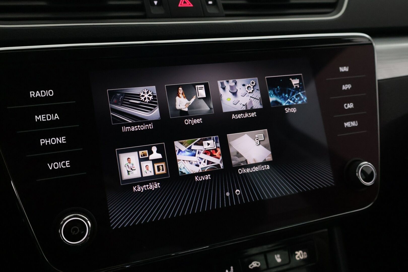 Skoda Superb 2022 1.5 TSI ACT Ambition DSG Autom. - | Webasto | Ilmastoidut nahat | Muistipenkki | Koukku | Digimittaristo | Keyless | Ratinlämmitin | Apple CarPlay |
