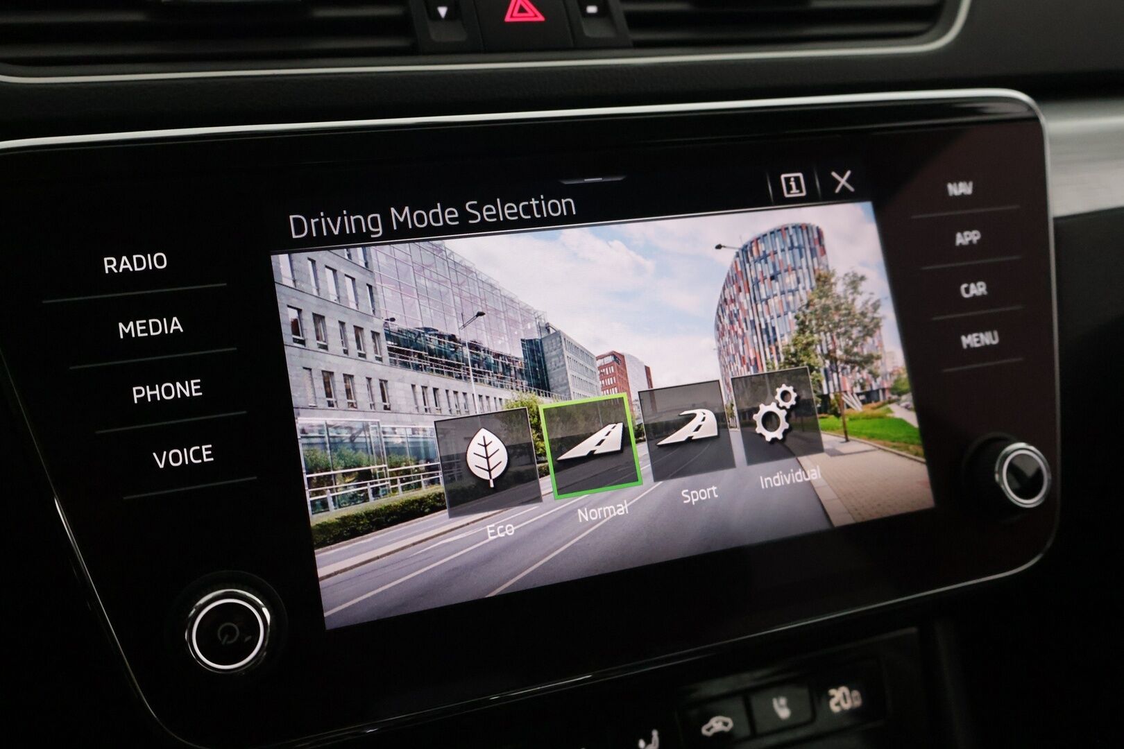 Skoda Superb 2022 1.5 TSI ACT Ambition DSG Autom. - | Webasto | Ilmastoidut nahat | Muistipenkki | Koukku | Digimittaristo | Keyless | Ratinlämmitin | Apple CarPlay |