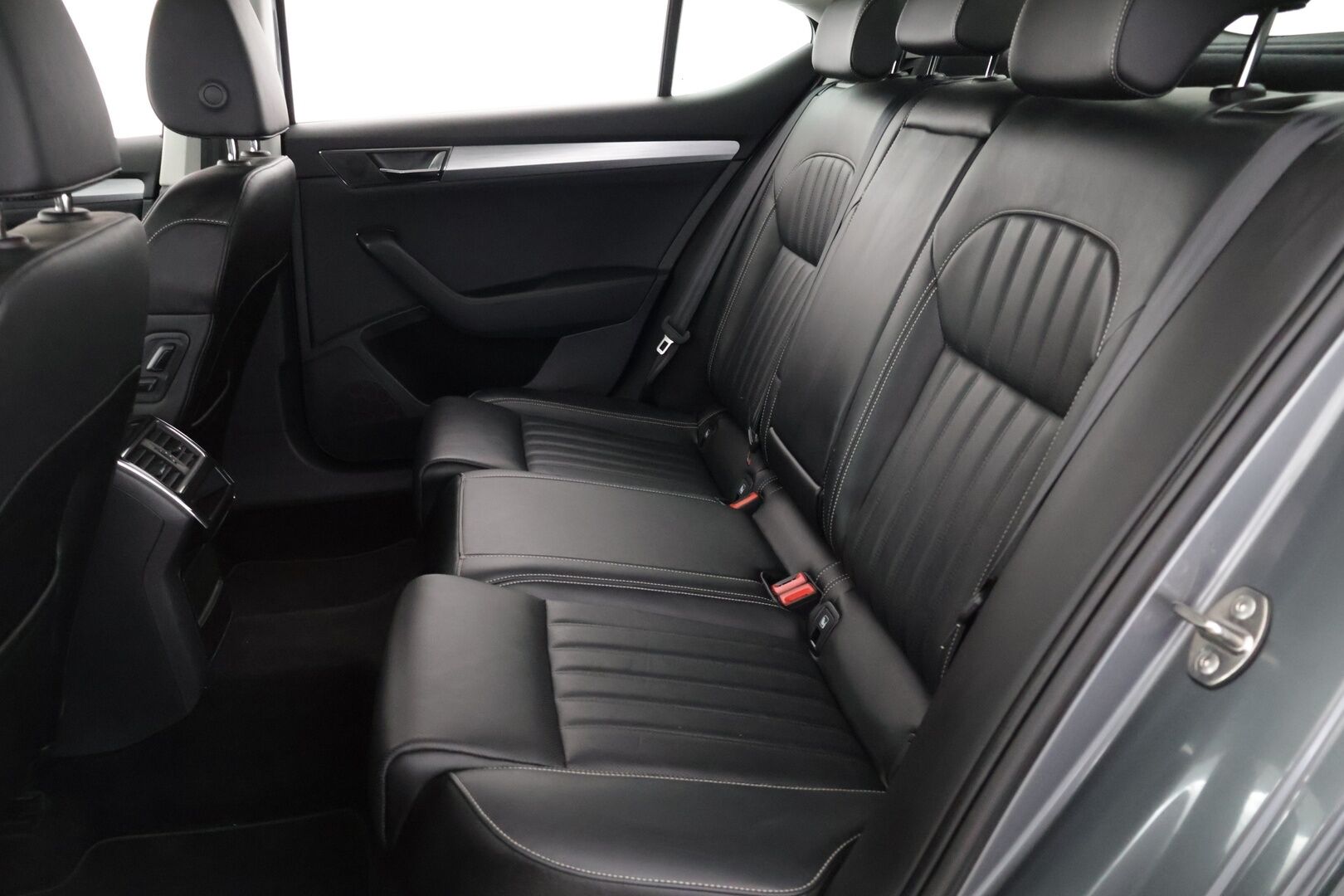 Skoda Superb 2022 1.5 TSI ACT Ambition DSG Autom. - | Webasto | Ilmastoidut nahat | Muistipenkki | Koukku | Digimittaristo | Keyless | Ratinlämmitin | Apple CarPlay |