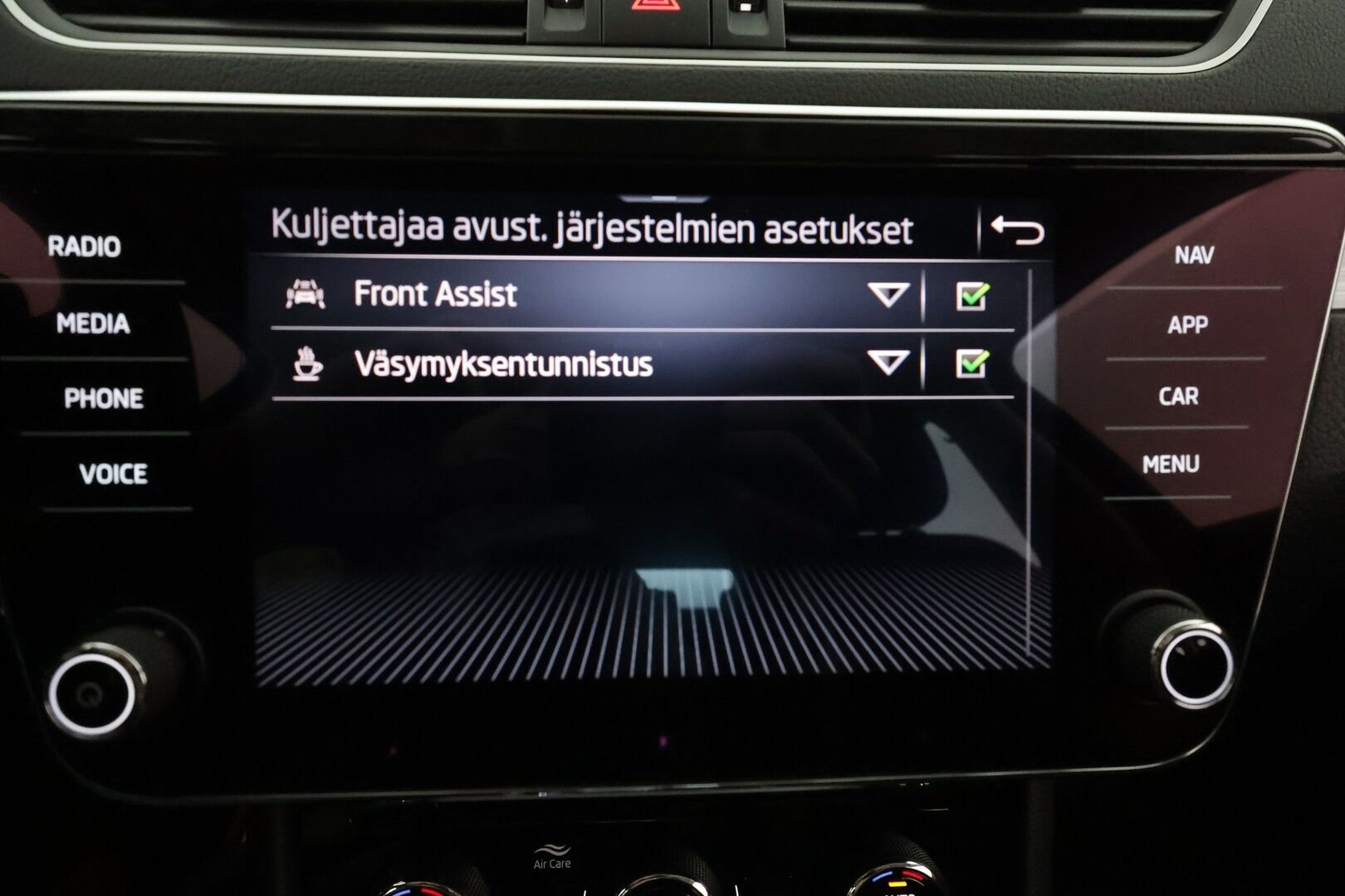Skoda Superb 2022 Combi 2.0TDI 150 Ambition DSG - 1-om. Suomi-auto / Tutkat / Vakkari / Webasto / Koukku / KeylessGo / 2x renkaat / LED-valot