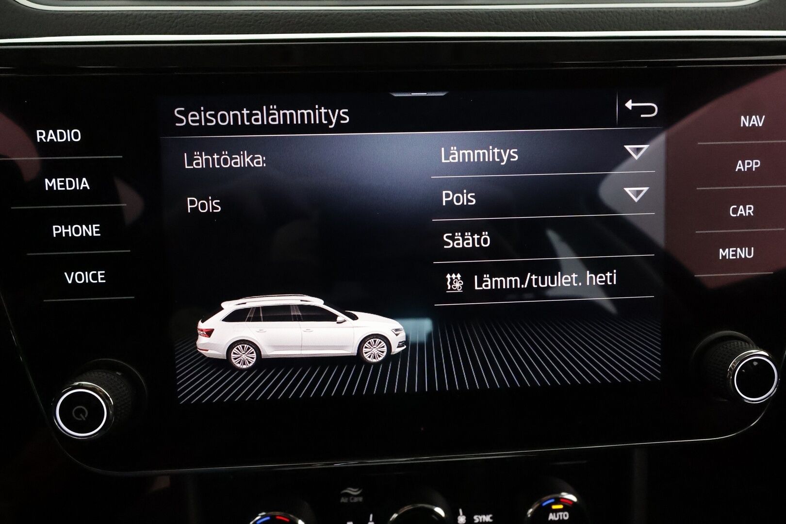 Skoda Superb 2022 Combi 2.0TDI 150 Ambition DSG - 1-om. Suomi-auto / Tutkat / Vakkari / Webasto / Koukku / KeylessGo / 2x renkaat / LED-valot