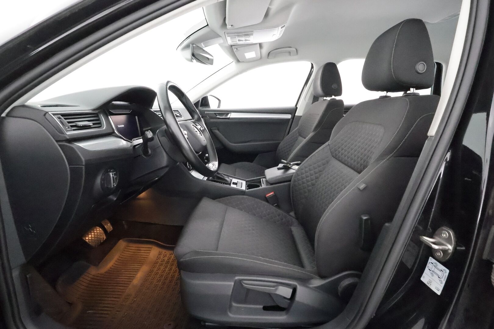 Skoda Superb 2022 Combi 2.0TDI 150 Ambition DSG - 1-om. Suomi-auto / Tutkat / Vakkari / Webasto / Koukku / KeylessGo / 2x renkaat / LED-valot