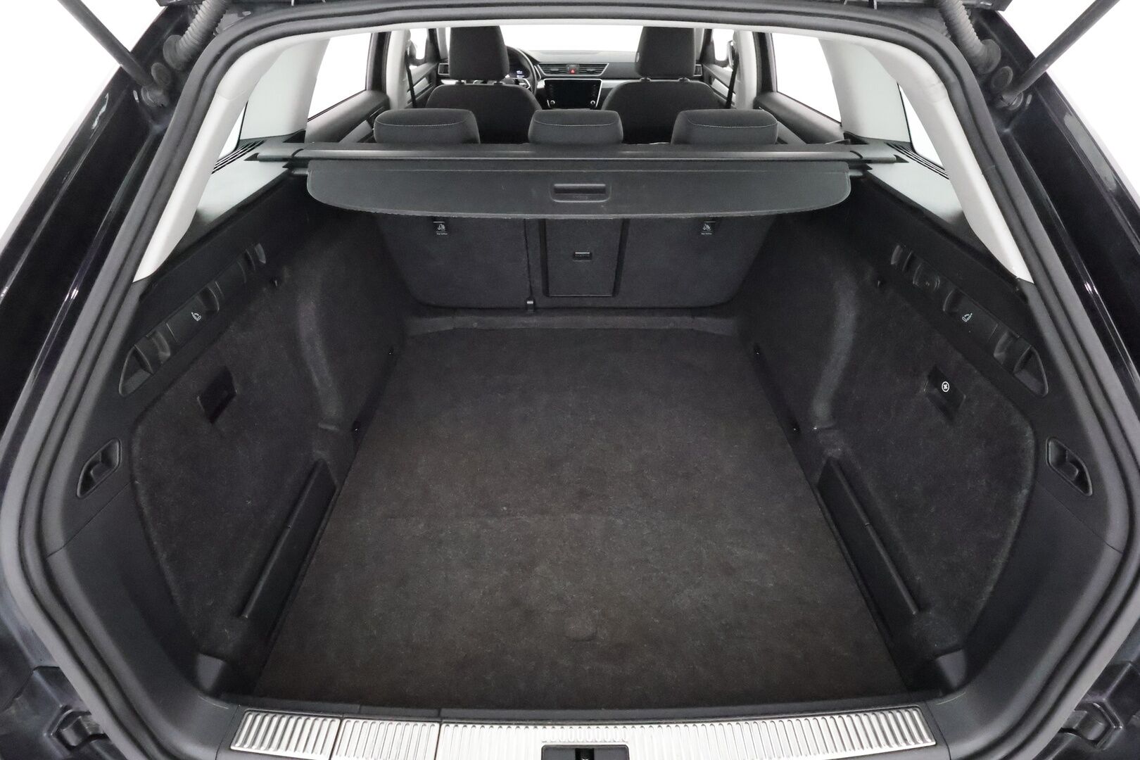 Skoda Superb 2022 Combi 2.0TDI 150 Ambition DSG - 1-om. Suomi-auto / Tutkat / Vakkari / Webasto / Koukku / KeylessGo / 2x renkaat / LED-valot