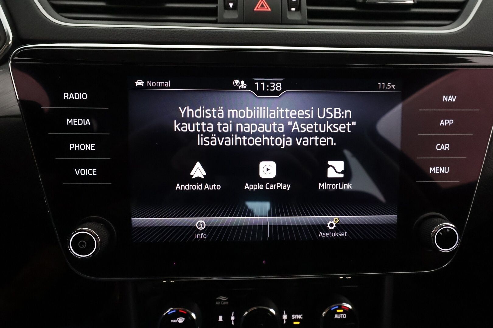 Skoda Superb 2022 Combi 2.0TDI 150 Ambition DSG - 1-om. Suomi-auto / Tutkat / Vakkari / Webasto / Koukku / KeylessGo / 2x renkaat / LED-valot