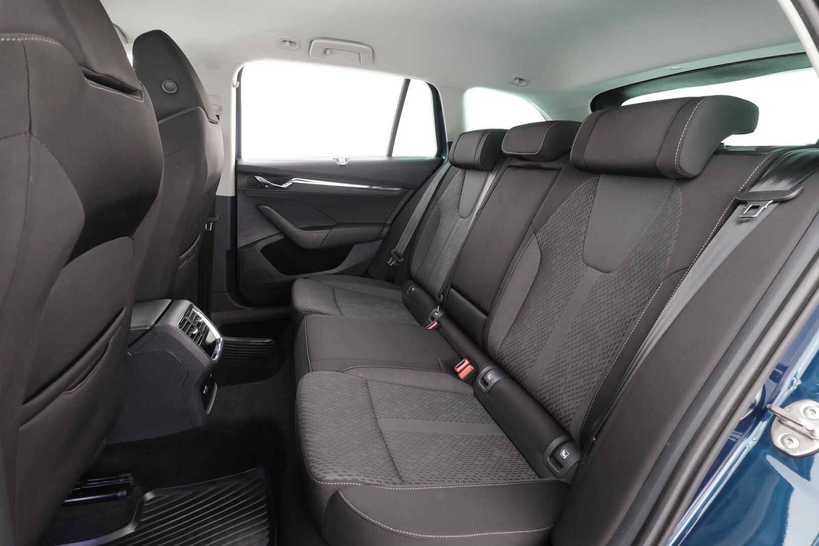 Skoda Octavia 2023 Combi 2.0 TDI 200 4x4 Style DSG - ACC | Matrix-LED | Koukku | Webasto | Kamera | Kaistavahti | Keyless | Apple&Android | 1-om Suomi-auto | Kahdet renkaat | Säännöllisesti huollettu |