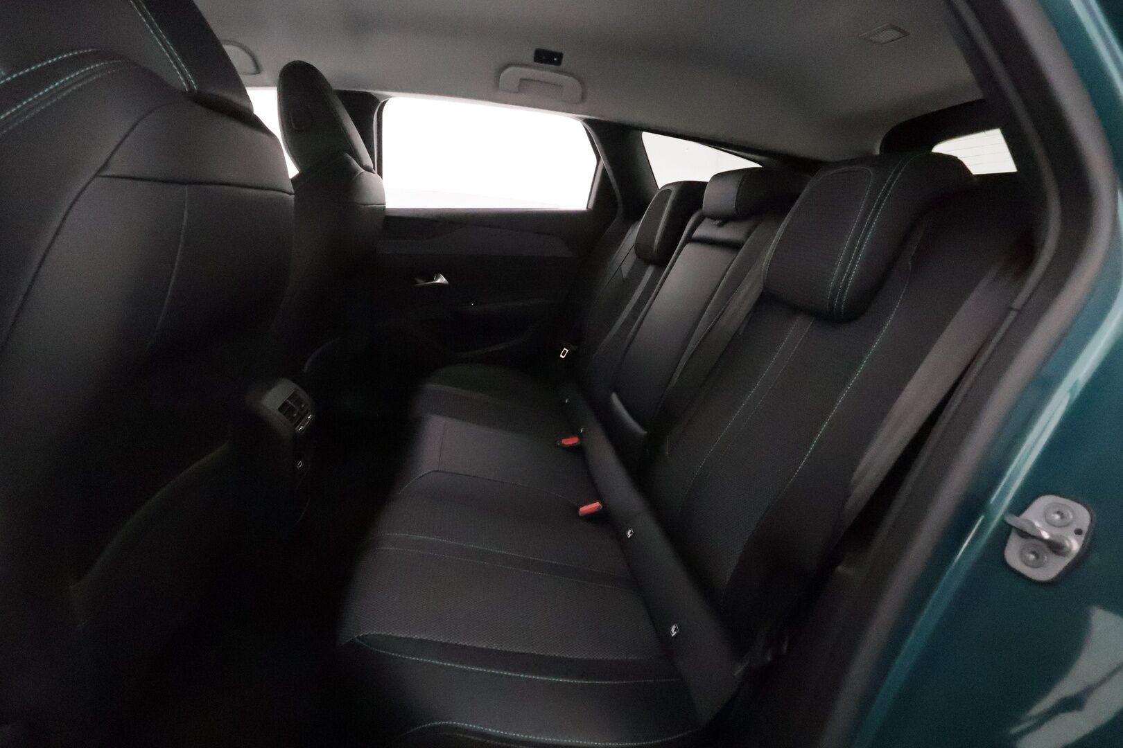 Peugeot 308 2023 SW Allure Pack Launch Edition Hybrid 180 EAT8 *Adapt.vakkari / AGR-istuin / Digimittaristo / Apple&Android / Vetokoukku / P-Kamera* - Suomi-auto / Merkkihuollettu / 2x vanteet - HULLU BLACKWEEK KORKOTARJOUS 2,49%