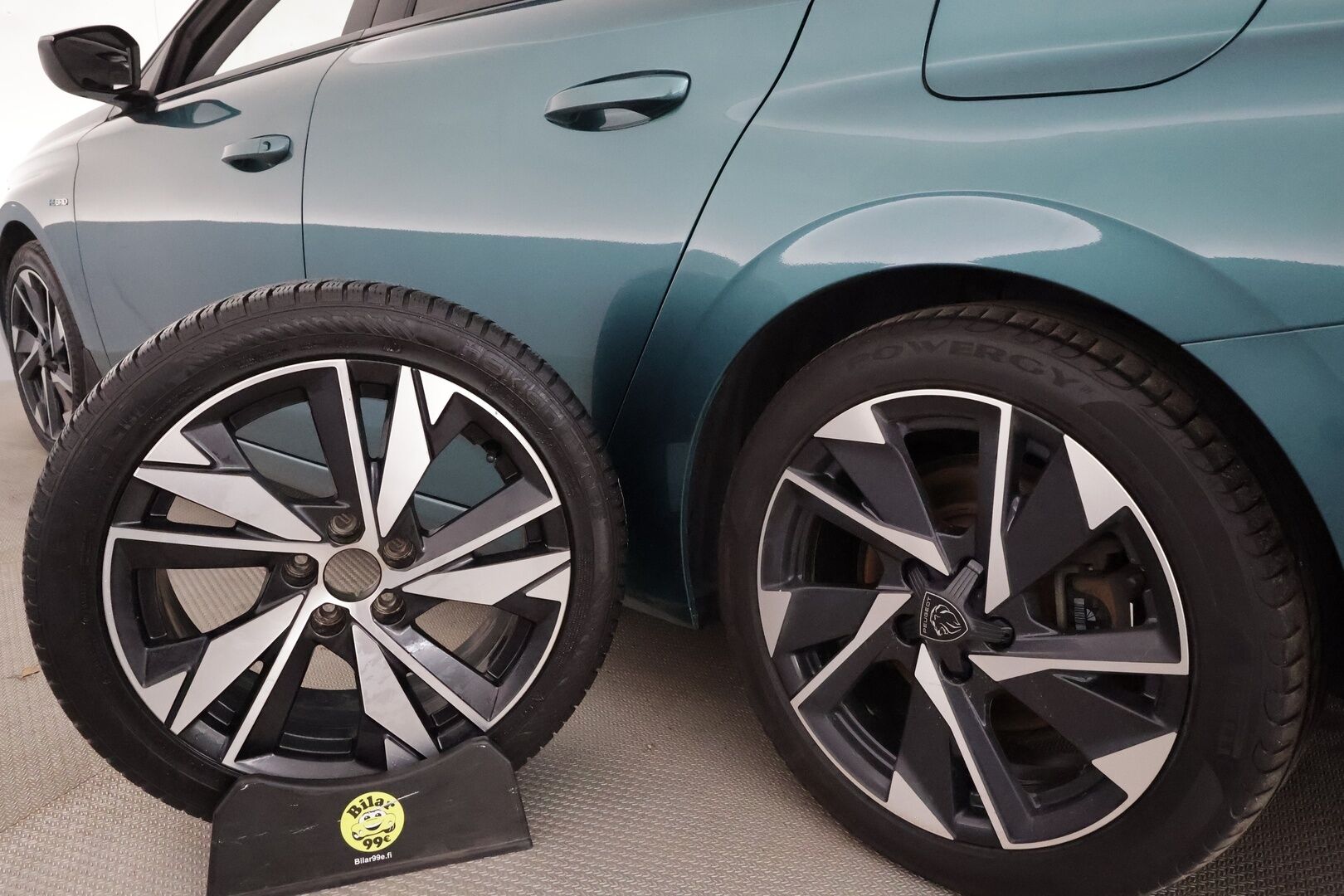 Peugeot 308 2023 SW Allure Pack Launch Edition Hybrid 180 EAT8 *Adapt.vakkari / AGR-istuin / Digimittaristo / Apple&Android / Vetokoukku / P-Kamera* - Suomi-auto / Merkkihuollettu / 2x vanteet - HULLU BLACKWEEK KORKOTARJOUS 2,49%