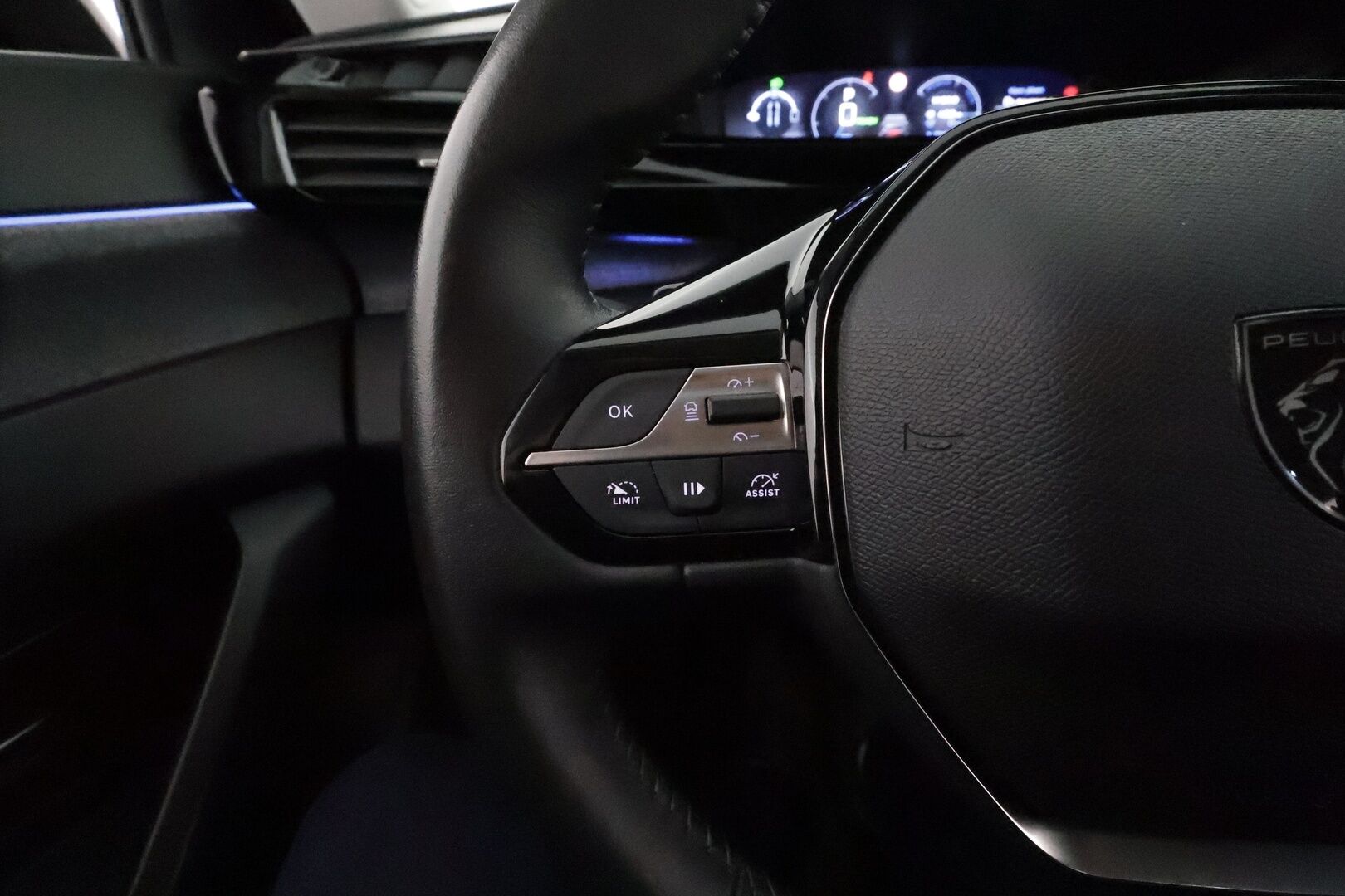 Peugeot 308 2023 SW Allure Pack Launch Edition Hybrid 180 EAT8 *Adapt.vakkari / AGR-istuin / Digimittaristo / Apple&Android / Vetokoukku / P-Kamera* - Suomi-auto / Merkkihuollettu / 2x vanteet
