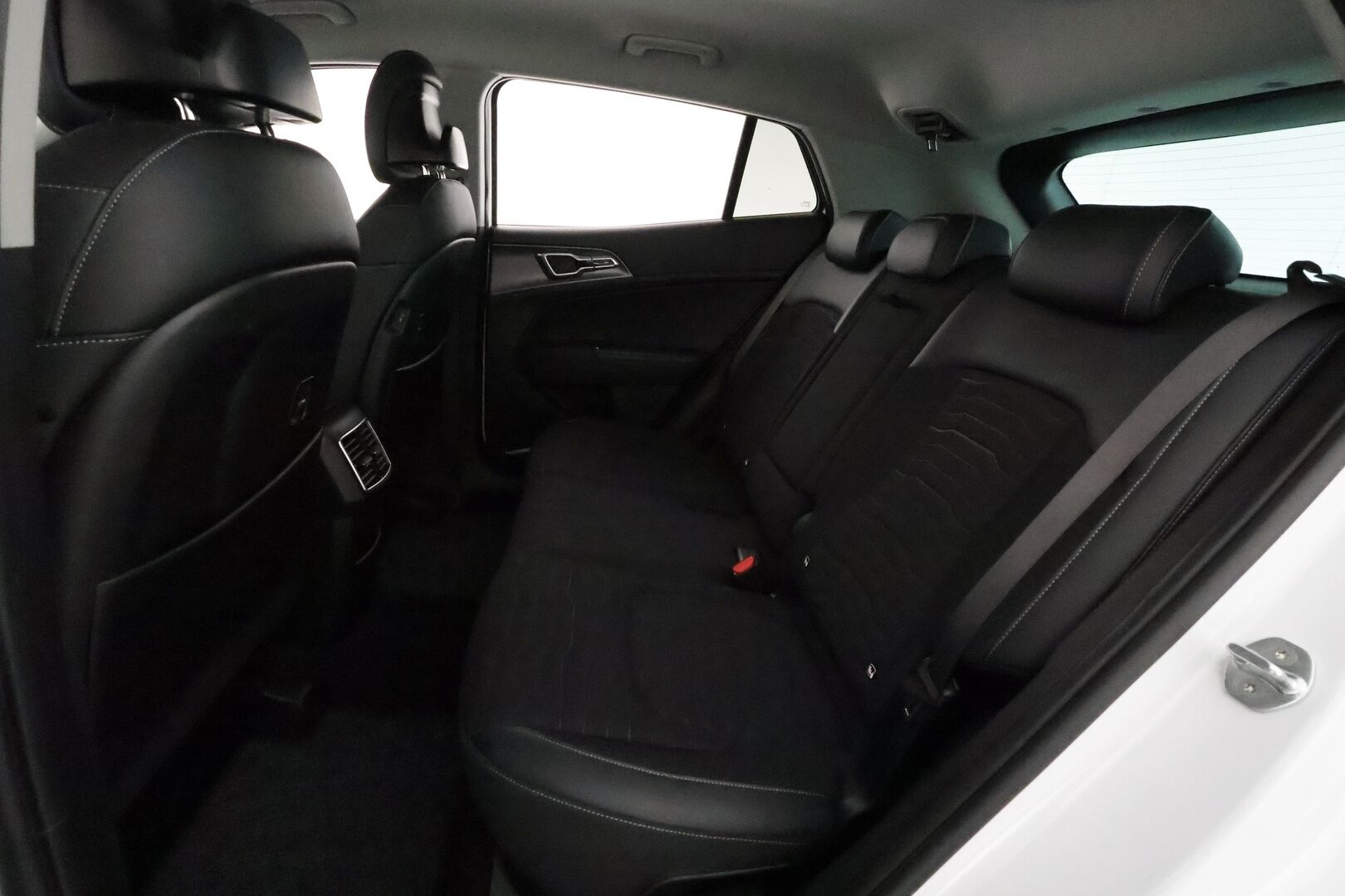 Kia Sportage 2022 1,6 T-GDI FWD Mild-Hybrid EX DCT 150hv **ACC / P.kamera / LED / Navi / Sähköpenkit / Koukku / Puolinahat** - 1.Om Suomi-auto / Kahdet renkaat aluvanteilla