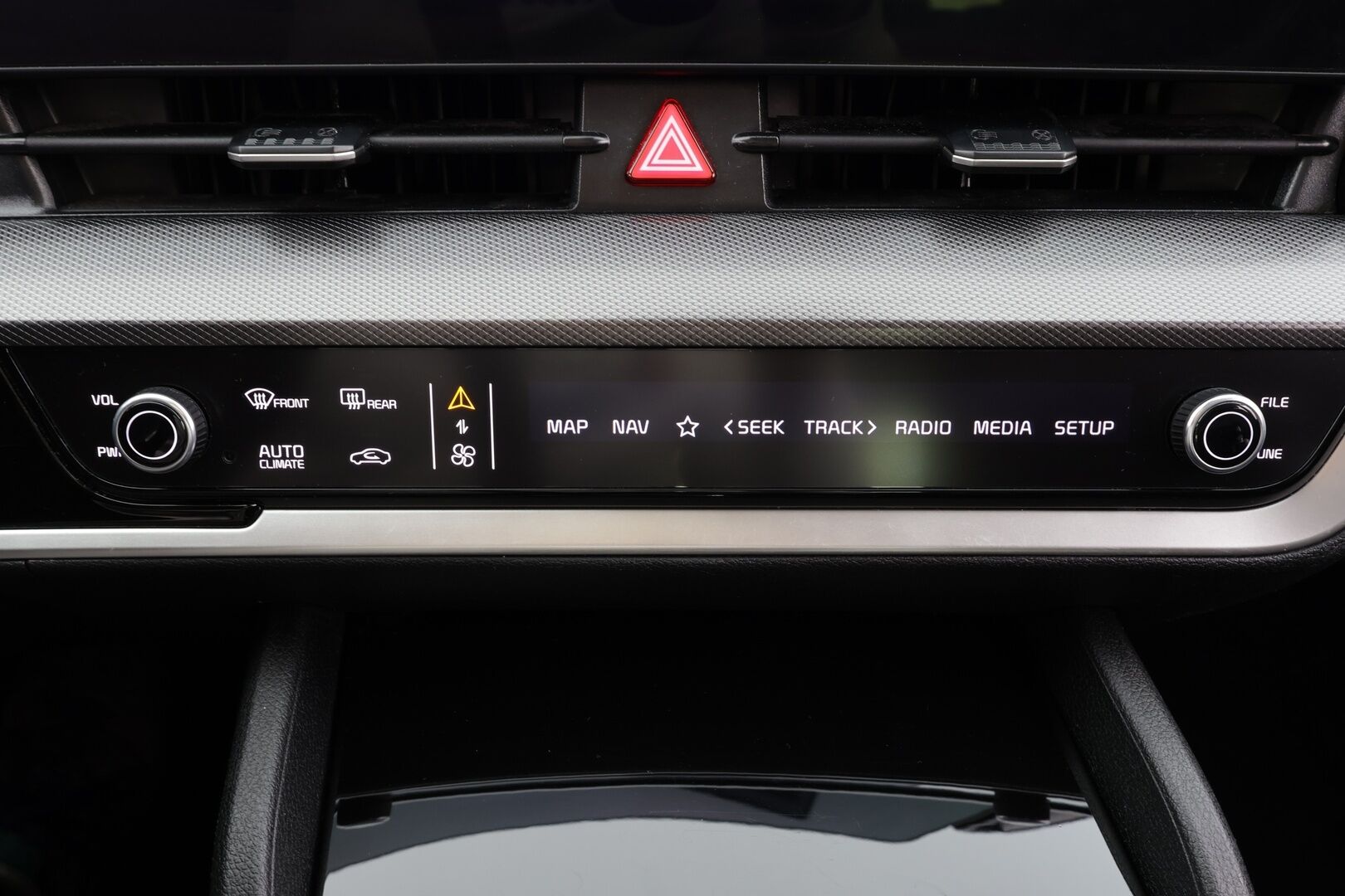 Kia Sportage 2022 1,6 T-GDI AWD Plug-in Hybrid Business Premium Edition AT 265hv * ACC / 360° / LED / Navi / Sähköpenkit * - Lohkolämmitin / KeylessGo / Kahdet renkaat aluvanteilla / Merkkihuollettu - HULLU BLACKWEEK KORKOTARJOUS 2,49%