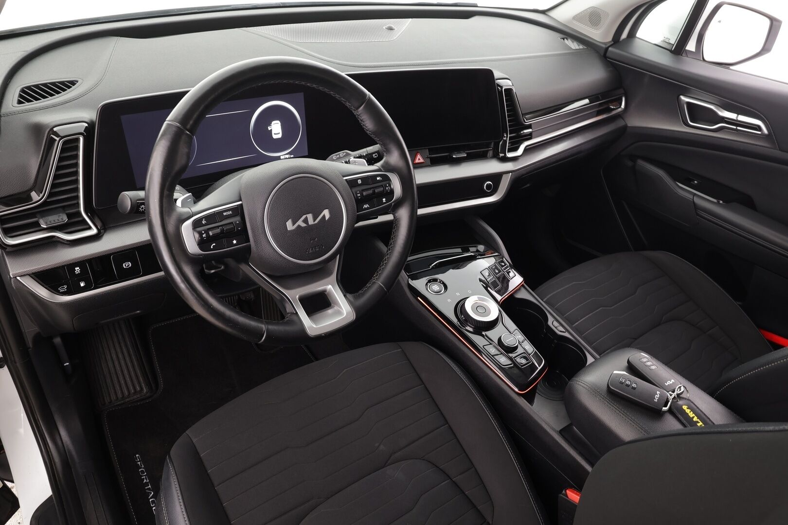 Kia Sportage 2022 1,6 T-GDI AWD Plug-in Hybrid Business Premium Edition AT 265hv * ACC / 360° / LED / Navi / Sähköpenkit * - Lohkolämmitin / KeylessGo / Kahdet renkaat aluvanteilla / Merkkihuollettu - HULLU BLACKWEEK KORKOTARJOUS 2,49%