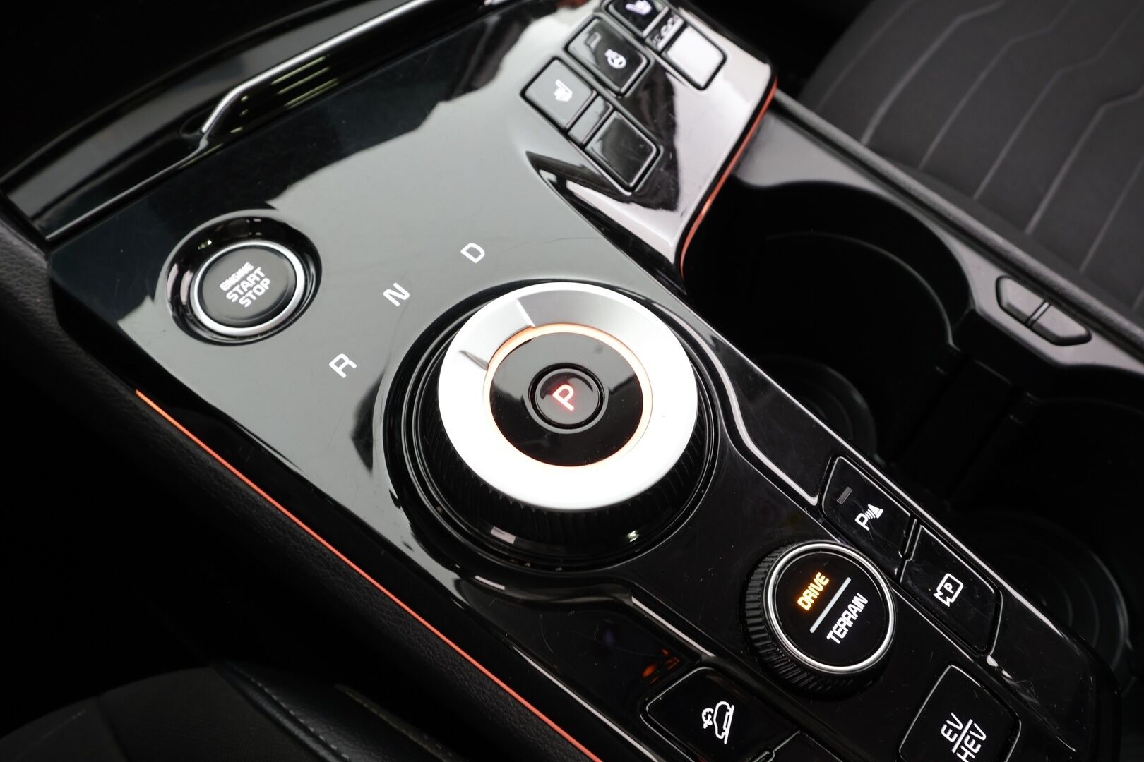 Kia Sportage 2022 1,6 T-GDI AWD Plug-in Hybrid Business Premium Edition AT 265hv * ACC / 360° / LED / Navi / Sähköpenkit * - Lohkolämmitin / KeylessGo / Kahdet renkaat aluvanteilla / Merkkihuollettu - HULLU BLACKWEEK KORKOTARJOUS 2,49%