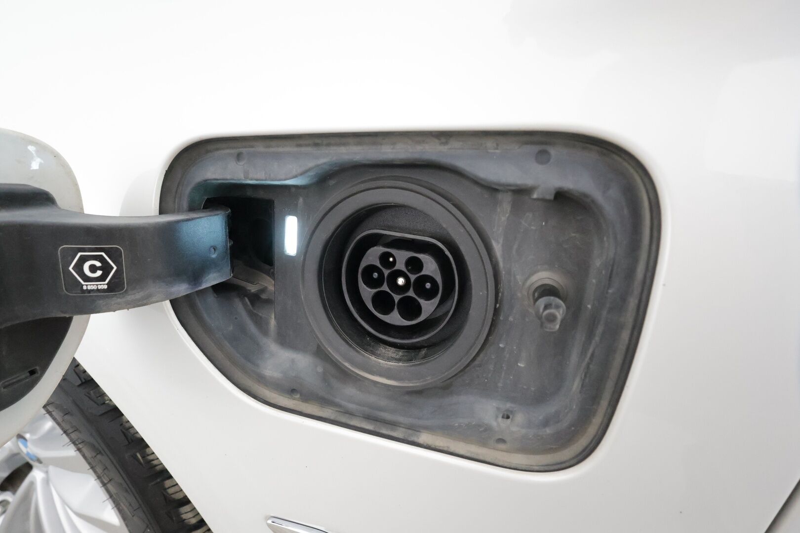 BMW 530 2023 G31 Touring 530e xDrive A Charged Edition * ACC / P.kamera / Adapt.LED / Hifi / Koukku / Comfort Access / Sporttinahat * - 1.Om Suomi-auto / Akku kuntotarkastettu / Kahdet renkaat aluvanteilla / Merkkihuollettu