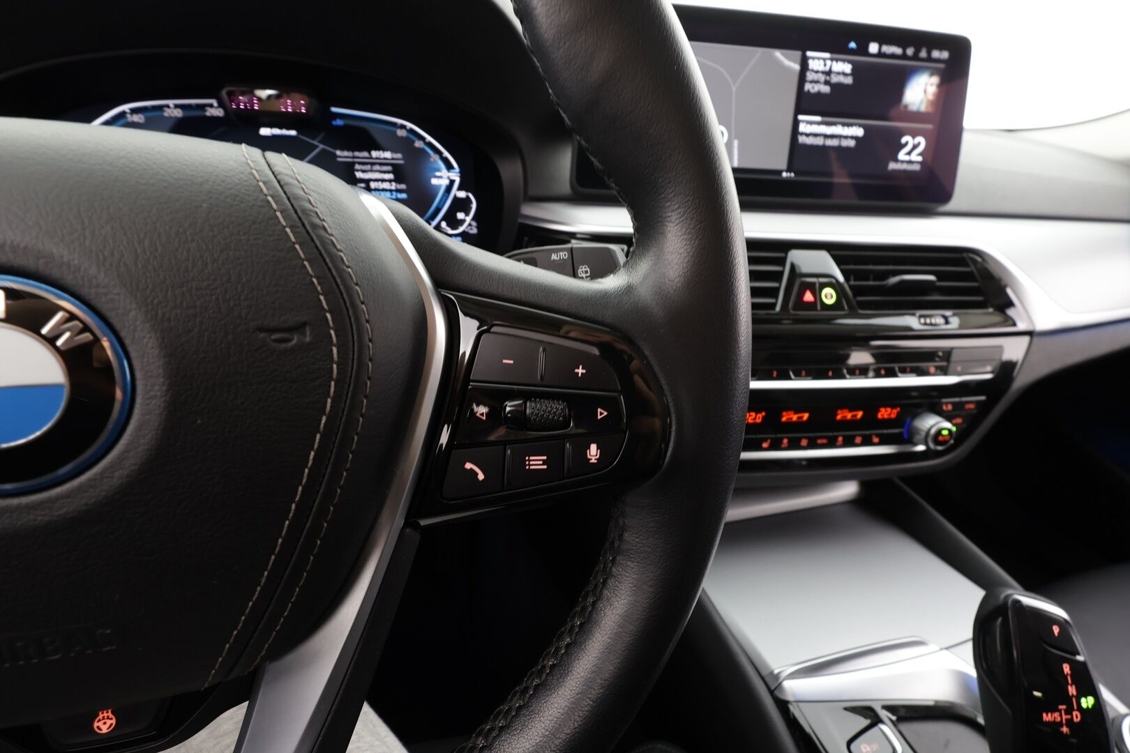 BMW 530 2023 G31 Touring 530e xDrive A Charged Edition * ACC / P.kamera / Adapt.LED / Hifi / Koukku / Comfort Access / Sporttinahat * - 1.Om Suomi-auto / Akku kuntotarkastettu / Kahdet renkaat aluvanteilla / Merkkihuollettu