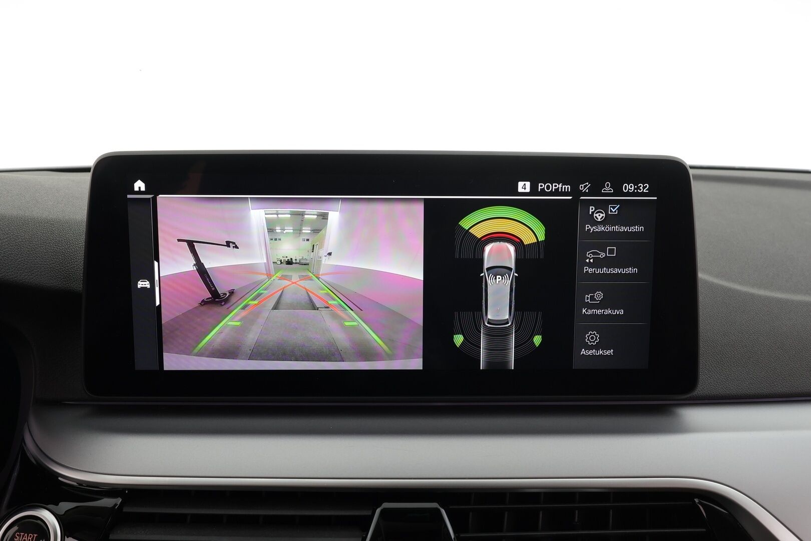 BMW 530 2023 G31 Touring 530e xDrive A Charged Edition * ACC / P.kamera / Adapt.LED / Hifi / Koukku / Comfort Access / Sporttinahat * - 1.Om Suomi-auto / Akku kuntotarkastettu / Kahdet renkaat aluvanteilla / Merkkihuollettu