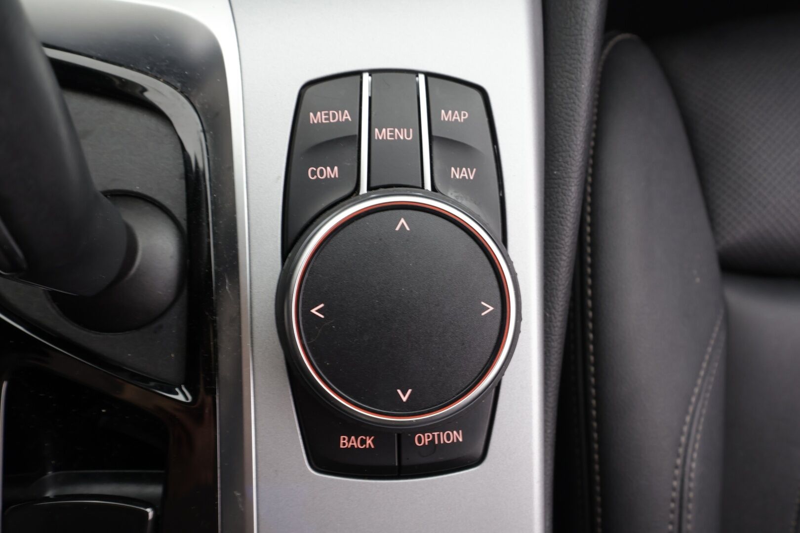 BMW 530 2023 G31 Touring 530e xDrive A Charged Edition * ACC / P.kamera / Adapt.LED / Hifi / Koukku / Comfort Access / Sporttinahat * - 1.Om Suomi-auto / Akku kuntotarkastettu / Kahdet renkaat aluvanteilla / Merkkihuollettu