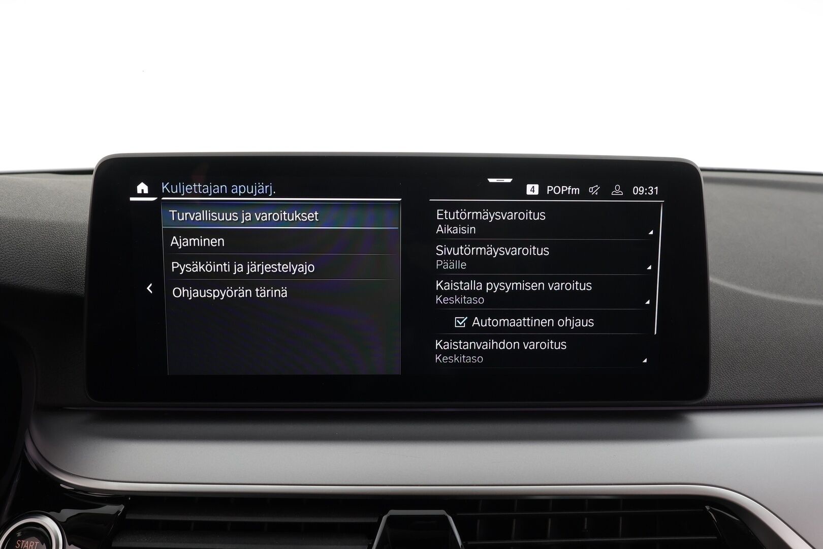 BMW 530 2023 G31 Touring 530e xDrive A Charged Edition * ACC / P.kamera / Adapt.LED / Hifi / Koukku / Comfort Access / Sporttinahat * - 1.Om Suomi-auto / Akku kuntotarkastettu / Kahdet renkaat aluvanteilla / Merkkihuollettu