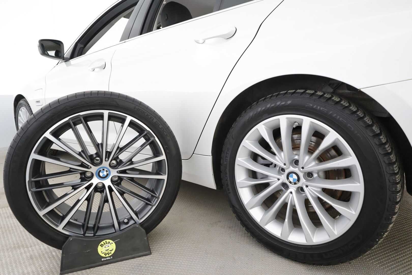 BMW 530 2023 G31 Touring 530e xDrive A Charged Edition * ACC / P.kamera / Adapt.LED / Hifi / Koukku / Comfort Access / Sporttinahat * - 1.Om Suomi-auto / Akku kuntotarkastettu / Kahdet renkaat aluvanteilla / Merkkihuollettu