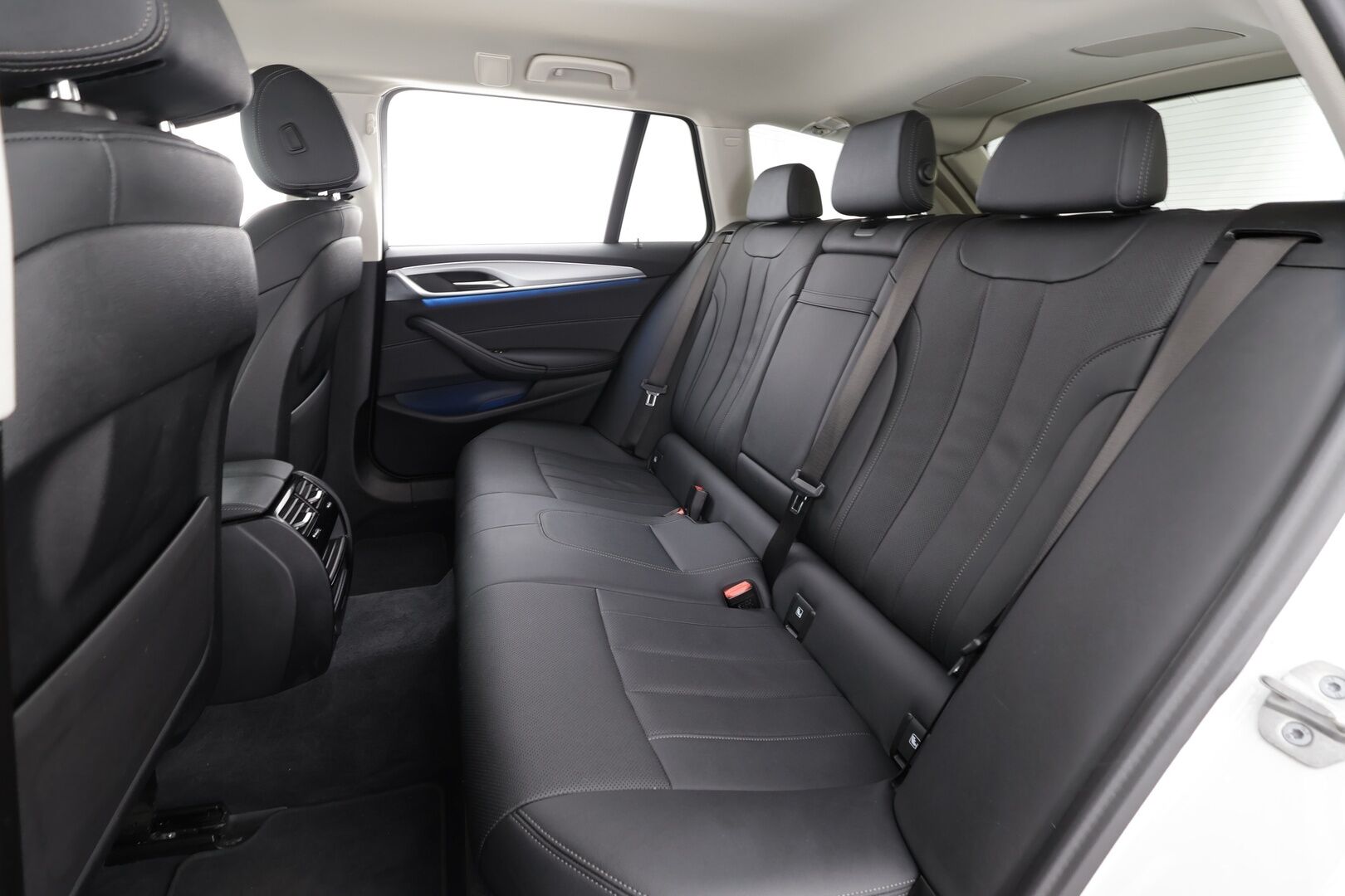 BMW 530 2023 G31 Touring 530e xDrive A Charged Edition * ACC / P.kamera / Adapt.LED / Hifi / Koukku / Comfort Access / Sporttinahat * - 1.Om Suomi-auto / Akku kuntotarkastettu / Kahdet renkaat aluvanteilla / Merkkihuollettu