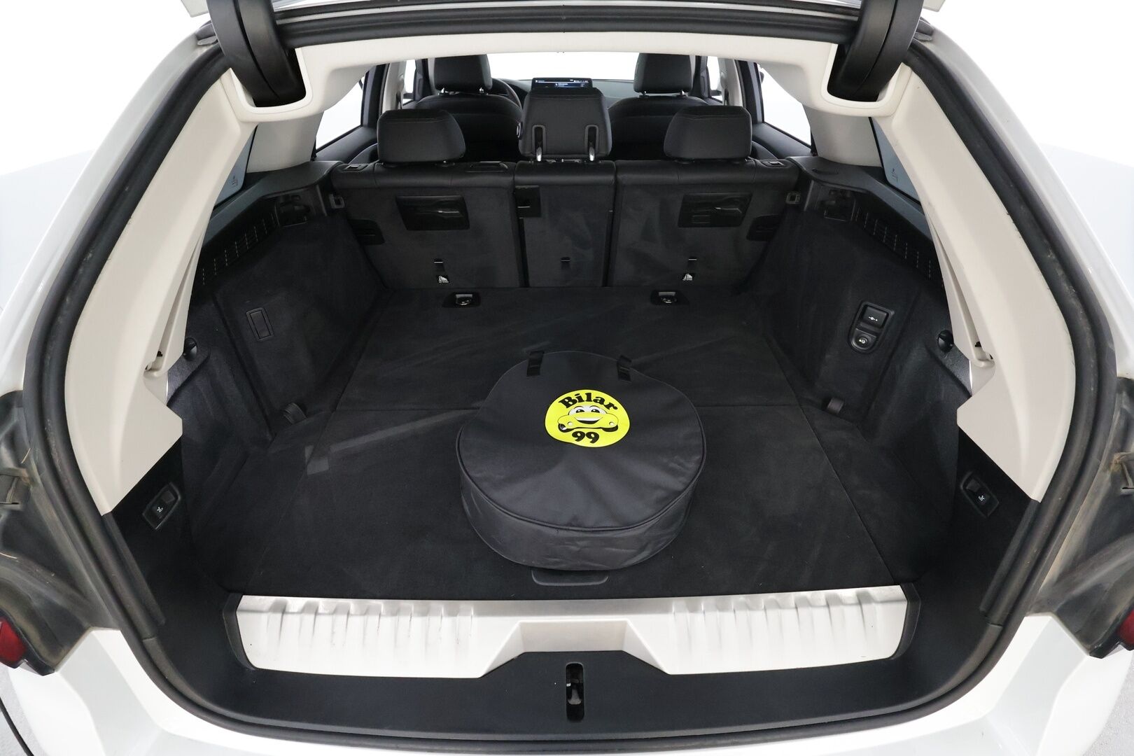 BMW 530 2023 G31 Touring 530e xDrive A Charged Edition * ACC / P.kamera / Adapt.LED / Hifi / Koukku / Comfort Access / Sporttinahat * - 1.Om Suomi-auto / Akku kuntotarkastettu / Kahdet renkaat aluvanteilla / Merkkihuollettu