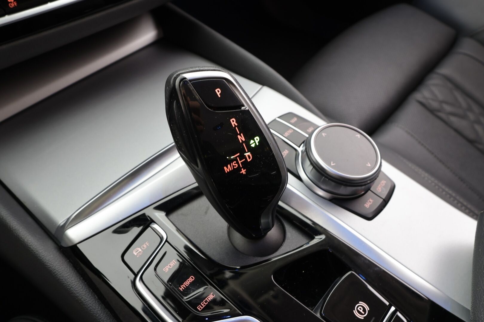 BMW 530 2023 G31 Touring 530e xDrive A Charged Edition * ACC / P.kamera / Adapt.LED / Hifi / Koukku / Comfort Access / Sporttinahat * - 1.Om Suomi-auto / Akku kuntotarkastettu / Kahdet renkaat aluvanteilla / Merkkihuollettu