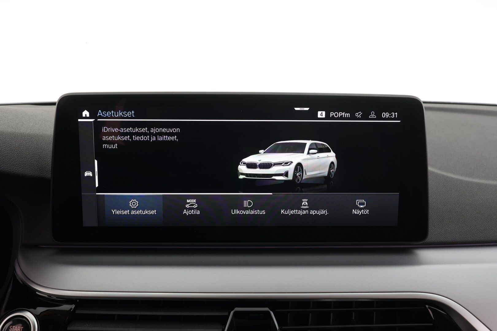 BMW 530 2023 G31 Touring 530e xDrive A Charged Edition * ACC / P.kamera / Adapt.LED / Hifi / Koukku / Comfort Access / Sporttinahat * - 1.Om Suomi-auto / Akku kuntotarkastettu / Kahdet renkaat aluvanteilla / Merkkihuollettu