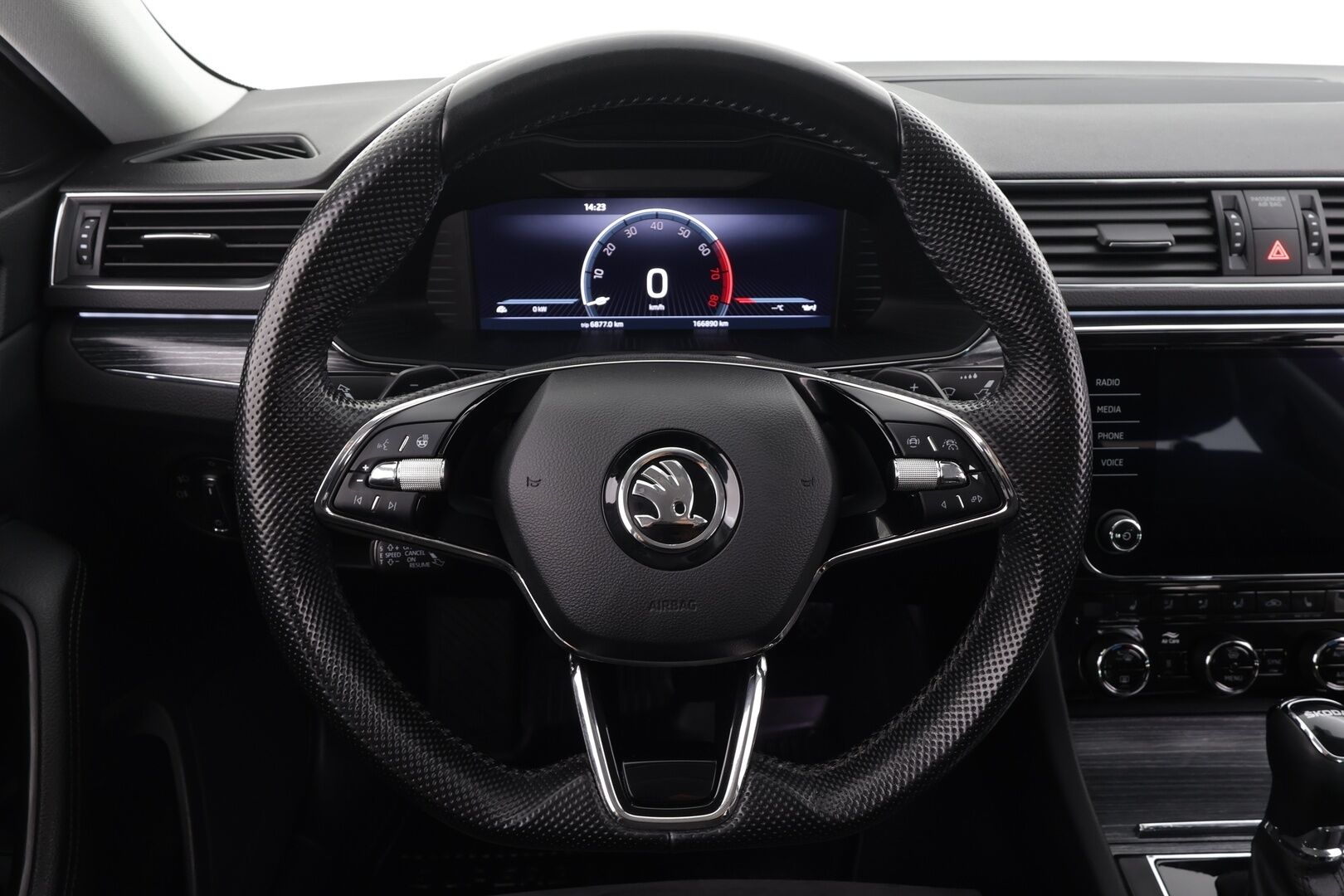 Skoda Superb 2023 2.0 TSI 190 Style DSG Autom. * ACC / Webasto / Koukku / Muistipenkit / P.kamera / Apple&Android* - 1.Om Suomi-auto / Kahdet Renkaat