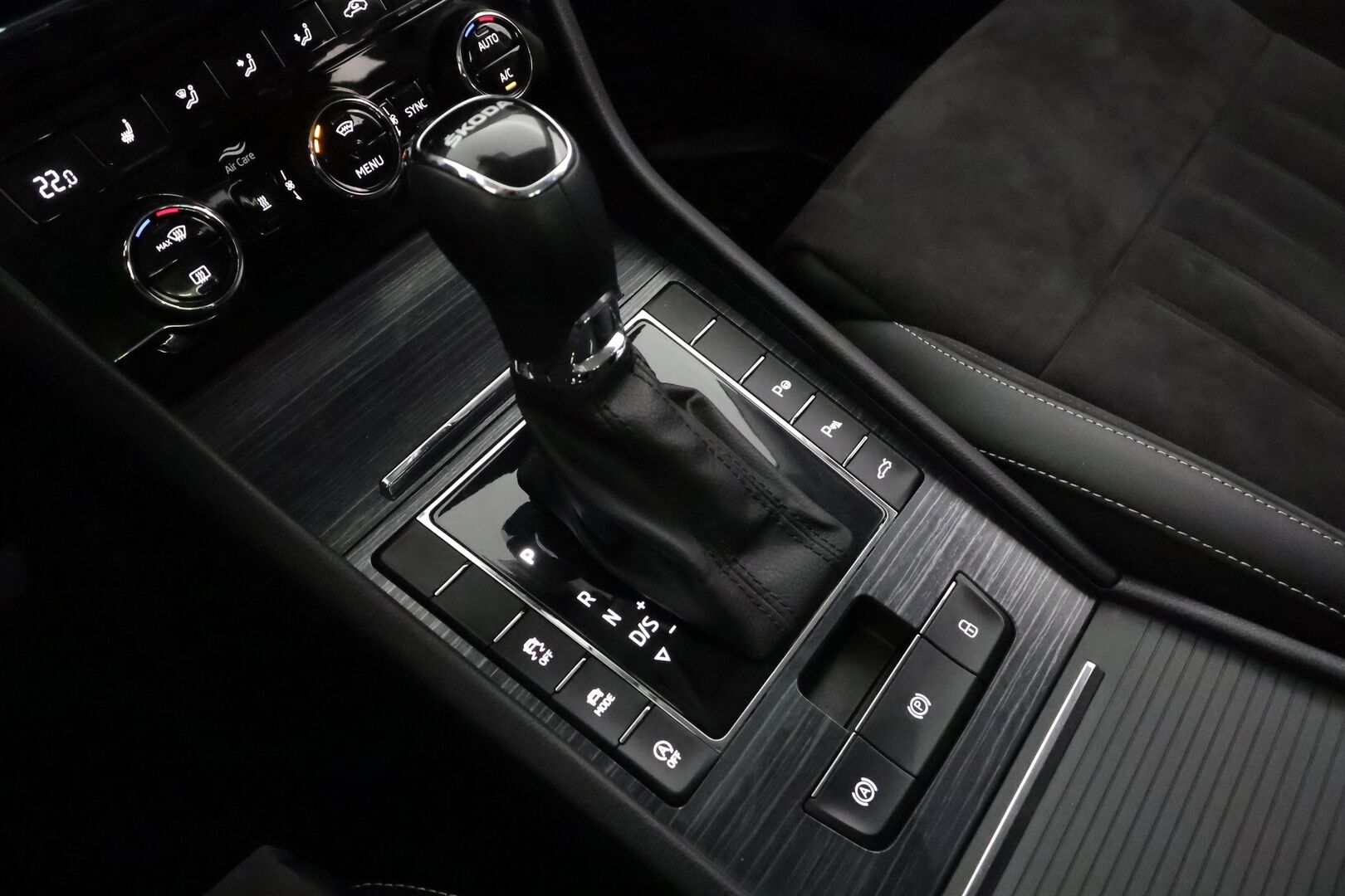 Skoda Superb 2023 2.0 TSI 190 Style DSG Autom. * ACC / Webasto / Koukku / Muistipenkit / P.kamera / Apple&Android* - 1.Om Suomi-auto / Kahdet Renkaat