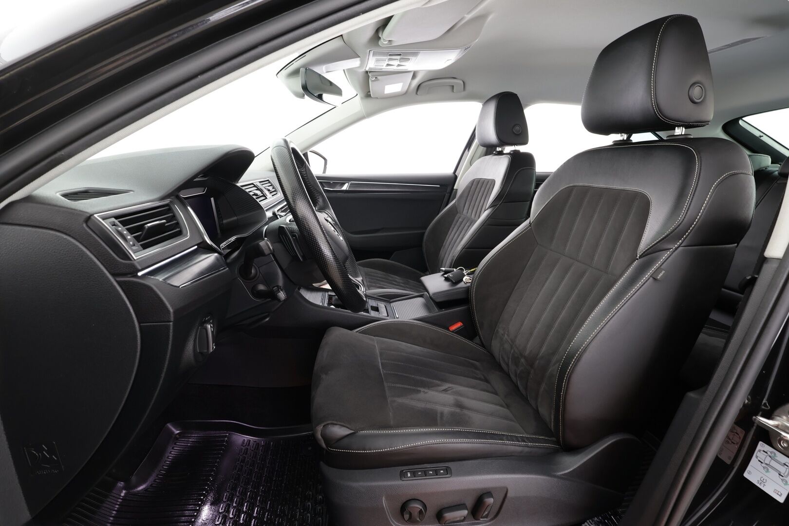 Skoda Superb 2023 2.0 TSI 190 Style DSG Autom. * ACC / Webasto / Koukku / Muistipenkit / P.kamera / Apple&Android* - 1.Om Suomi-auto / Kahdet Renkaat