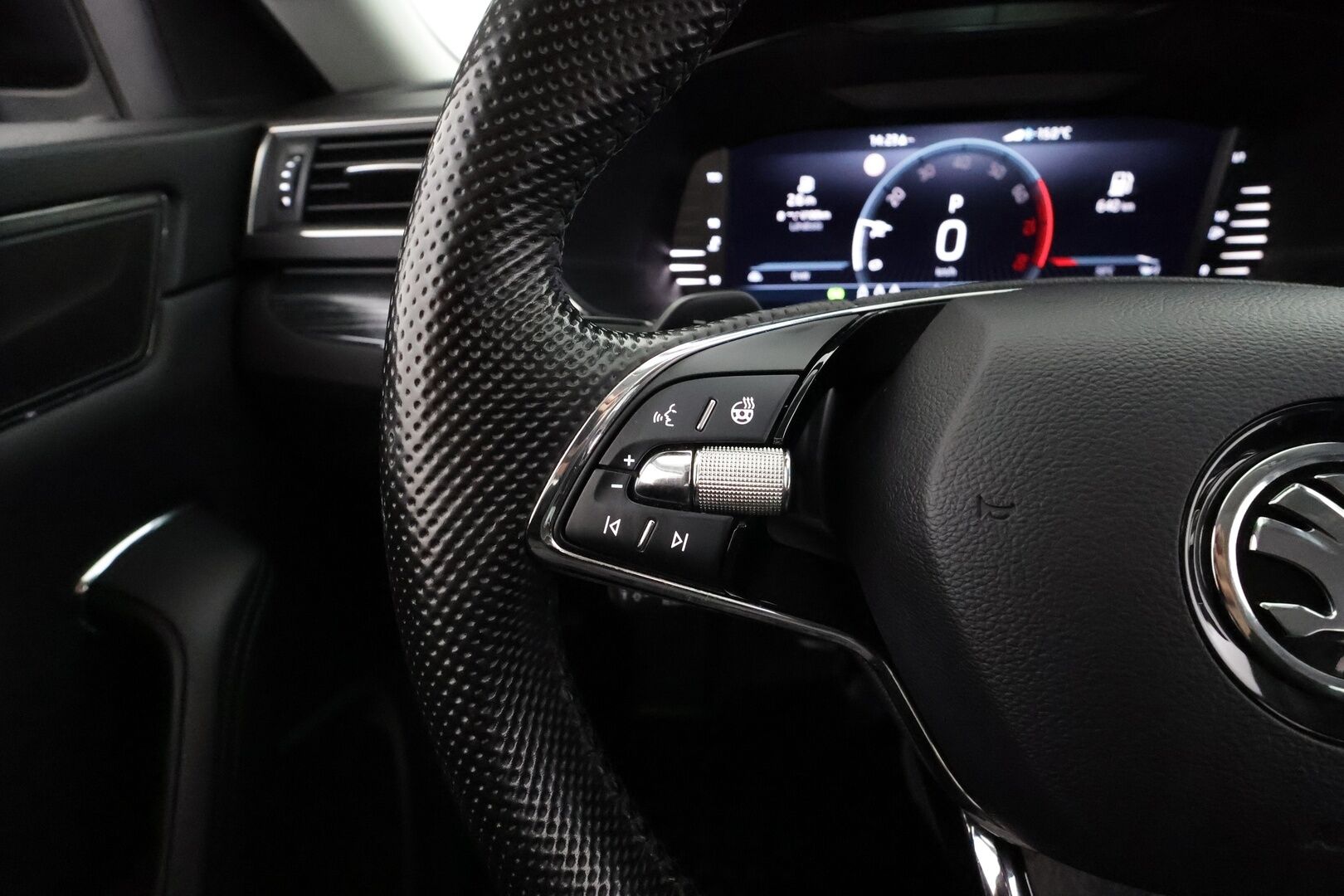 Skoda Superb 2023 2.0 TSI 190 Style DSG Autom. * ACC / Webasto / Koukku / Muistipenkit / P.kamera / Apple&Android* - 1.Om Suomi-auto / Kahdet Renkaat