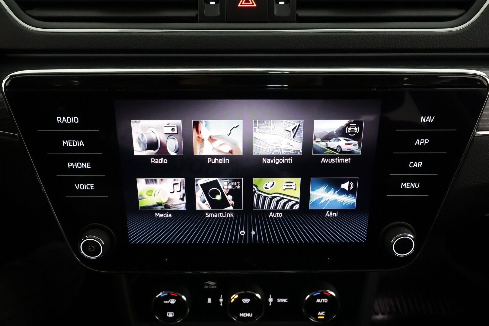 Skoda Superb 2023 2.0 TSI 190 Style DSG Autom. * ACC / Webasto / Koukku / Muistipenkit / P.kamera / Apple&Android* - 1.Om Suomi-auto / Kahdet Renkaat