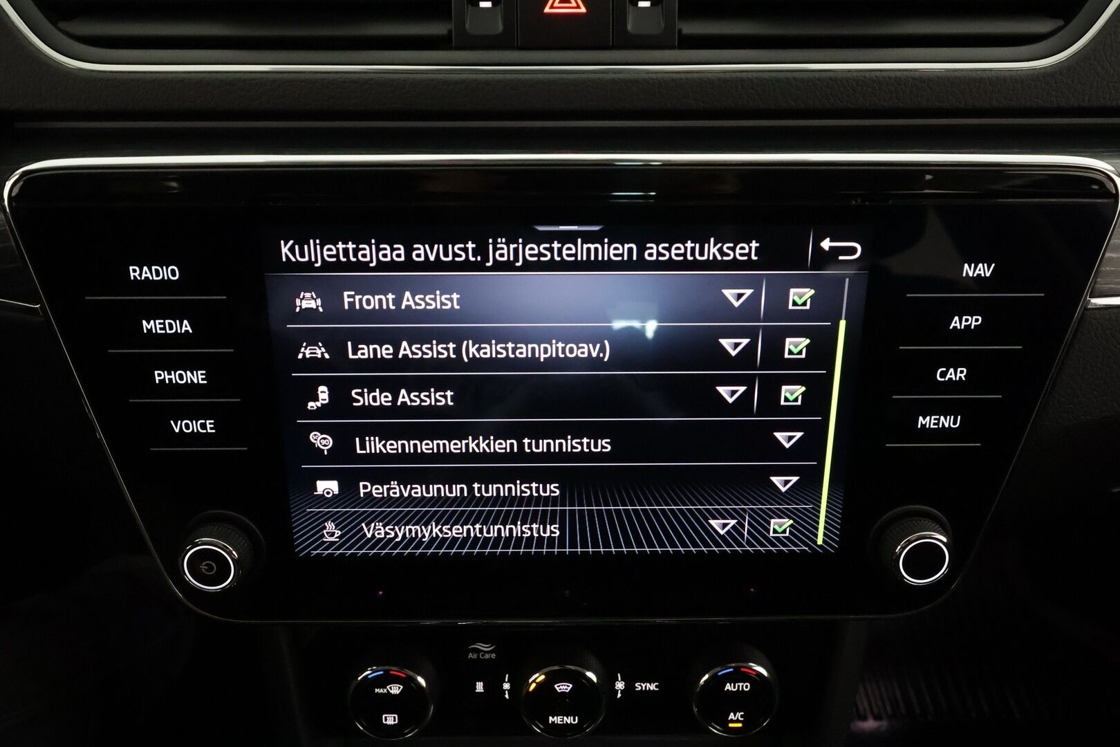 Skoda Superb 2023 2.0 TSI 190 Style DSG Autom. * ACC / Webasto / Koukku / Muistipenkit / P.kamera / Apple&Android* - 1.Om Suomi-auto / Kahdet Renkaat