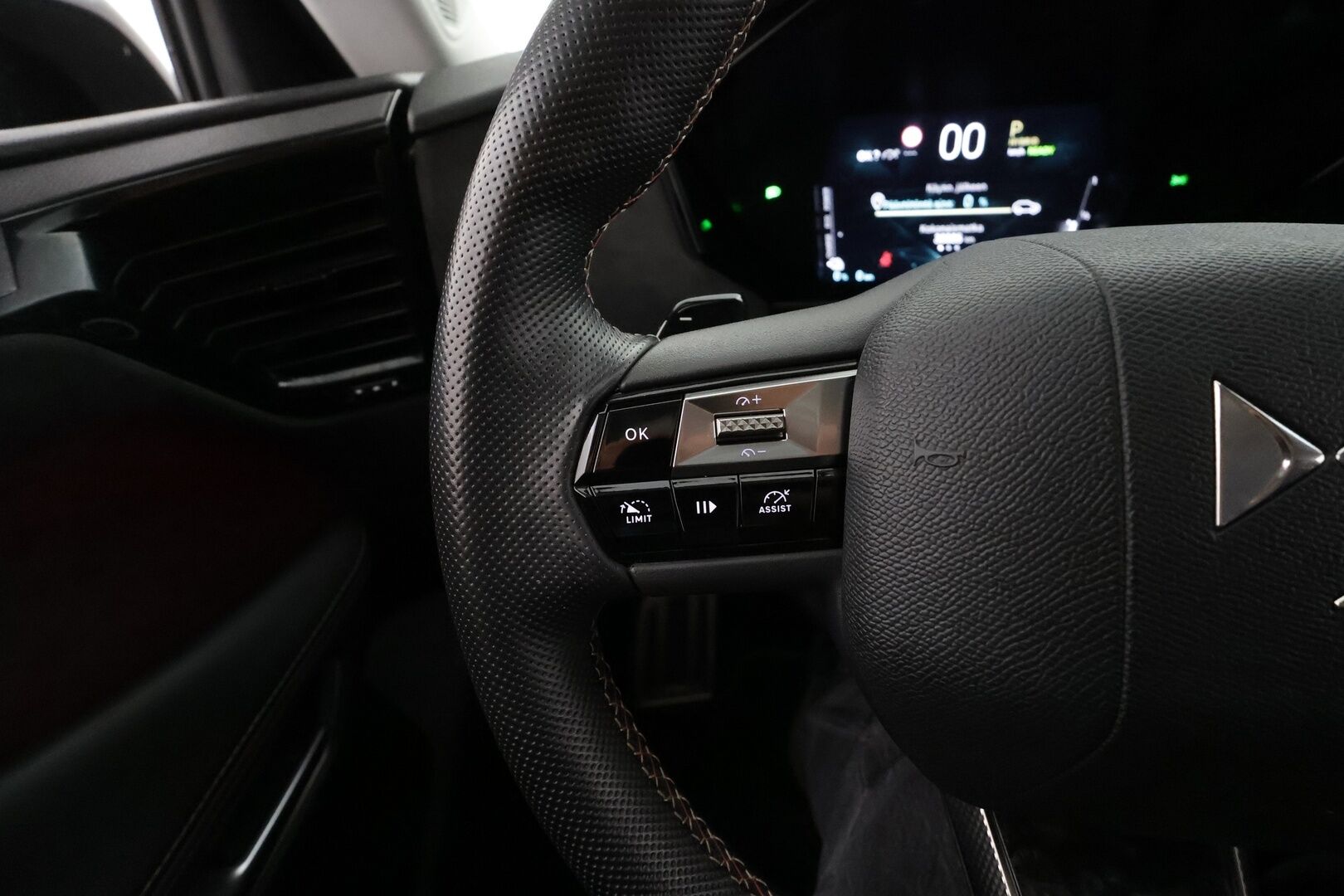 DS 4 2022 E-Tense Plug-in Hybrid 225 Performance Line * LED / P.Kamera / Kaistavahti / Digimittaristo / Vakkari / Apple&Android * - Suomi-auto / Akku kuntotarkastettu SoH 97% / Merkkihuollot / Kahdet renkaat aluvanteilla - HULLUT AVAJAISHULINAT KORKOTARJOUS 3,29 %