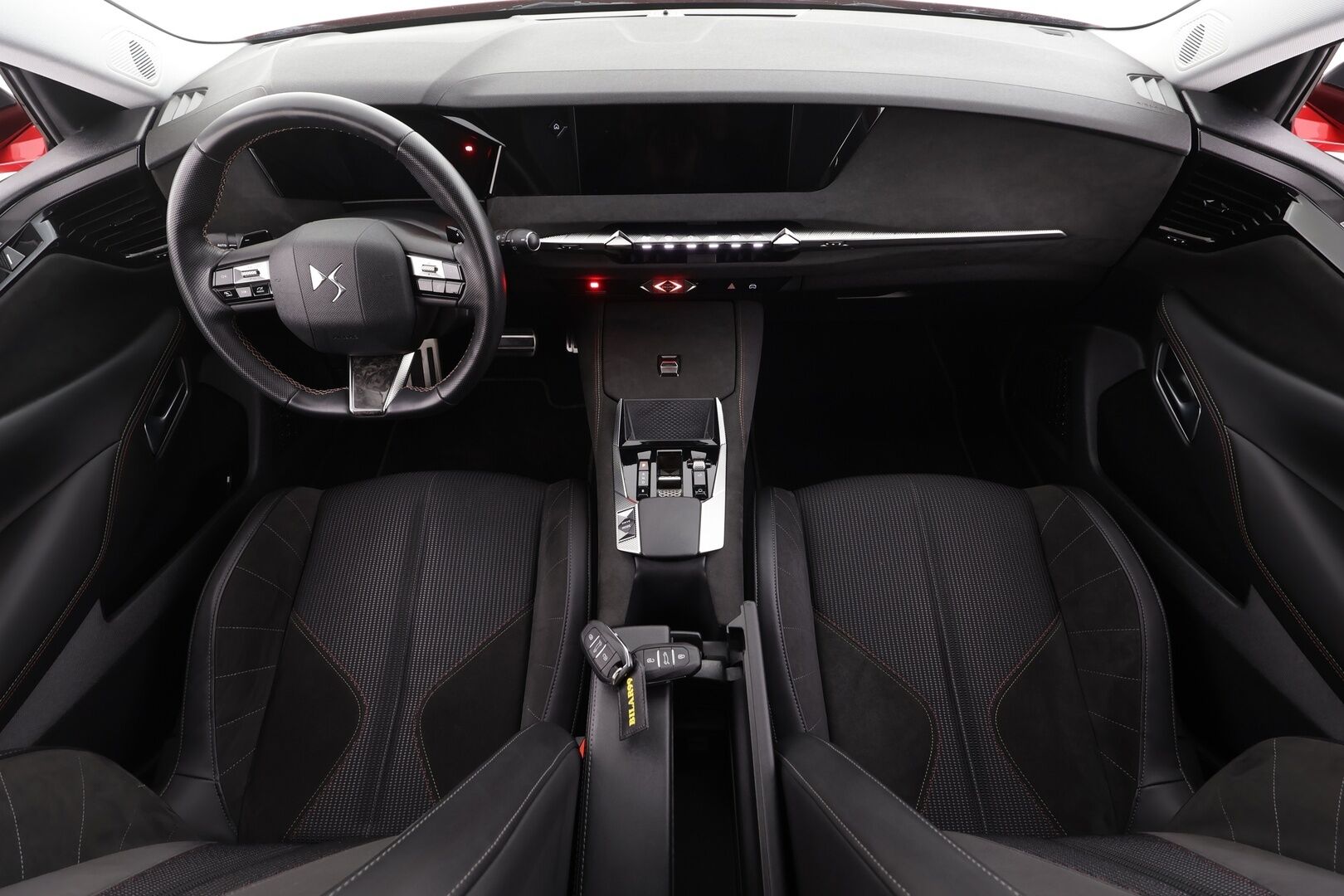 DS 4 2022 E-Tense Plug-in Hybrid 225 Performance Line * LED / P.Kamera / Kaistavahti / Digimittaristo / Vakkari / Apple&Android * - Suomi-auto / Akku kuntotarkastettu SoH 97% / Merkkihuollot / Kahdet renkaat aluvanteilla