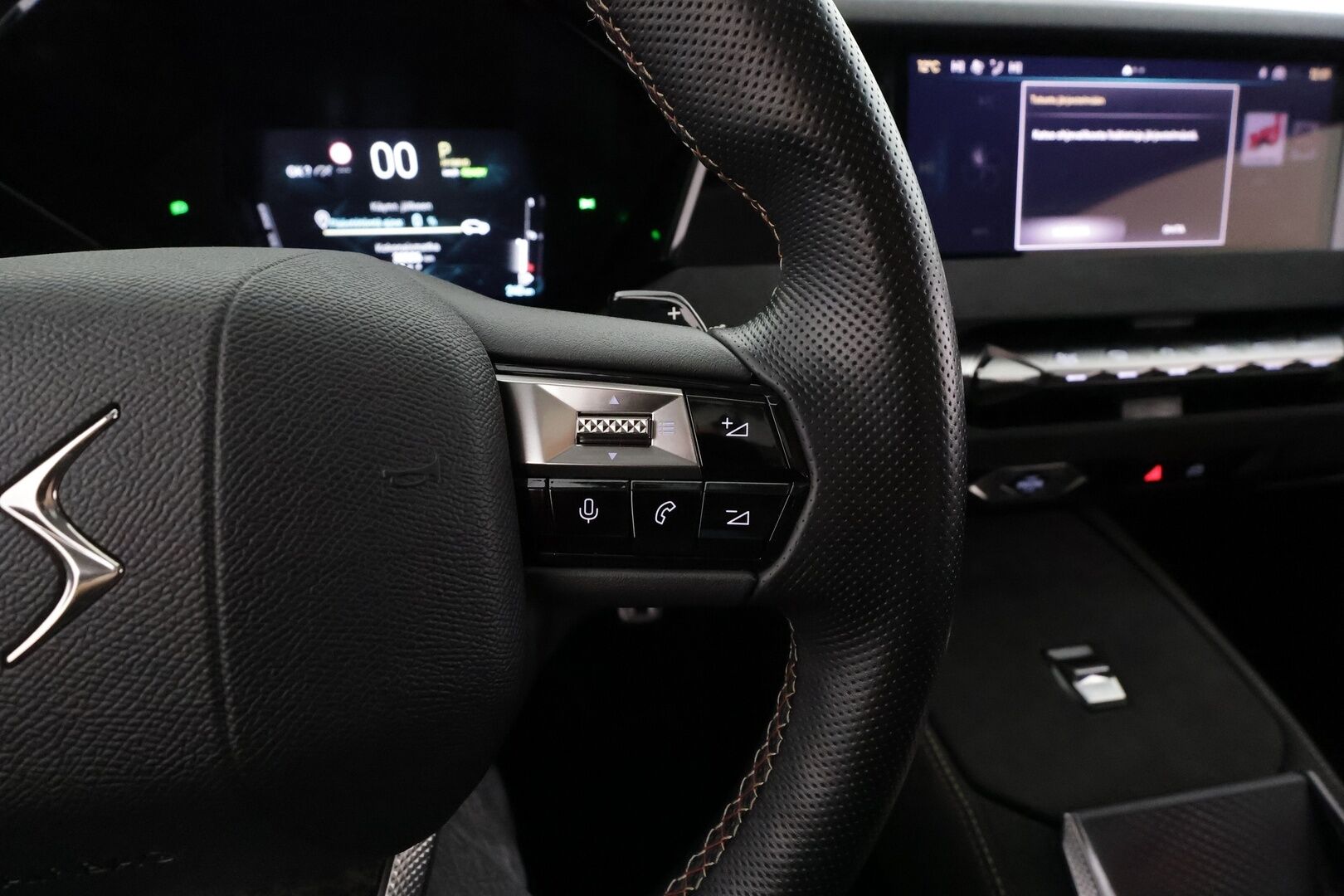 DS 4 2022 E-Tense Plug-in Hybrid 225 Performance Line * LED / P.Kamera / Kaistavahti / Digimittaristo / Vakkari / Apple&Android * - Suomi-auto / Akku kuntotarkastettu SoH 97% / Merkkihuollot / Kahdet renkaat aluvanteilla - HULLUT AVAJAISHULINAT KORKOTARJOUS 3,29 %