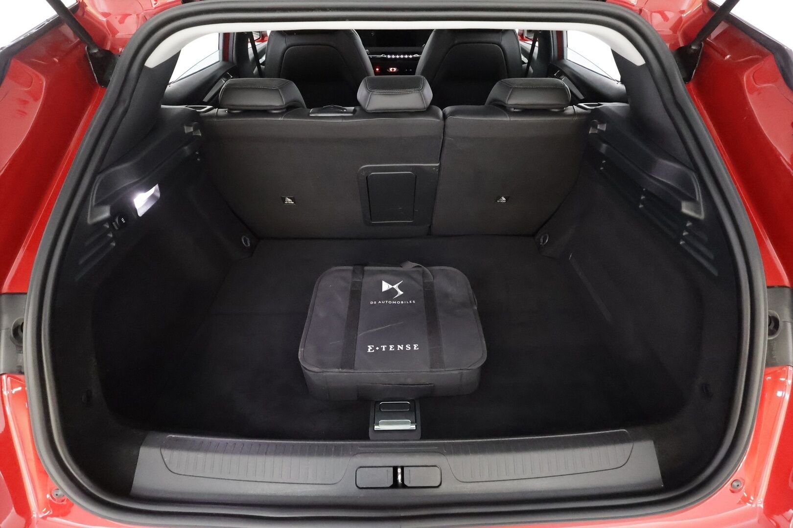 DS 4 2022 E-Tense Plug-in Hybrid 225 Performance Line * LED / P.Kamera / Kaistavahti / Digimittaristo / Vakkari / Apple&Android * - Suomi-auto / Akku kuntotarkastettu SoH 97% / Merkkihuollot / Kahdet renkaat aluvanteilla