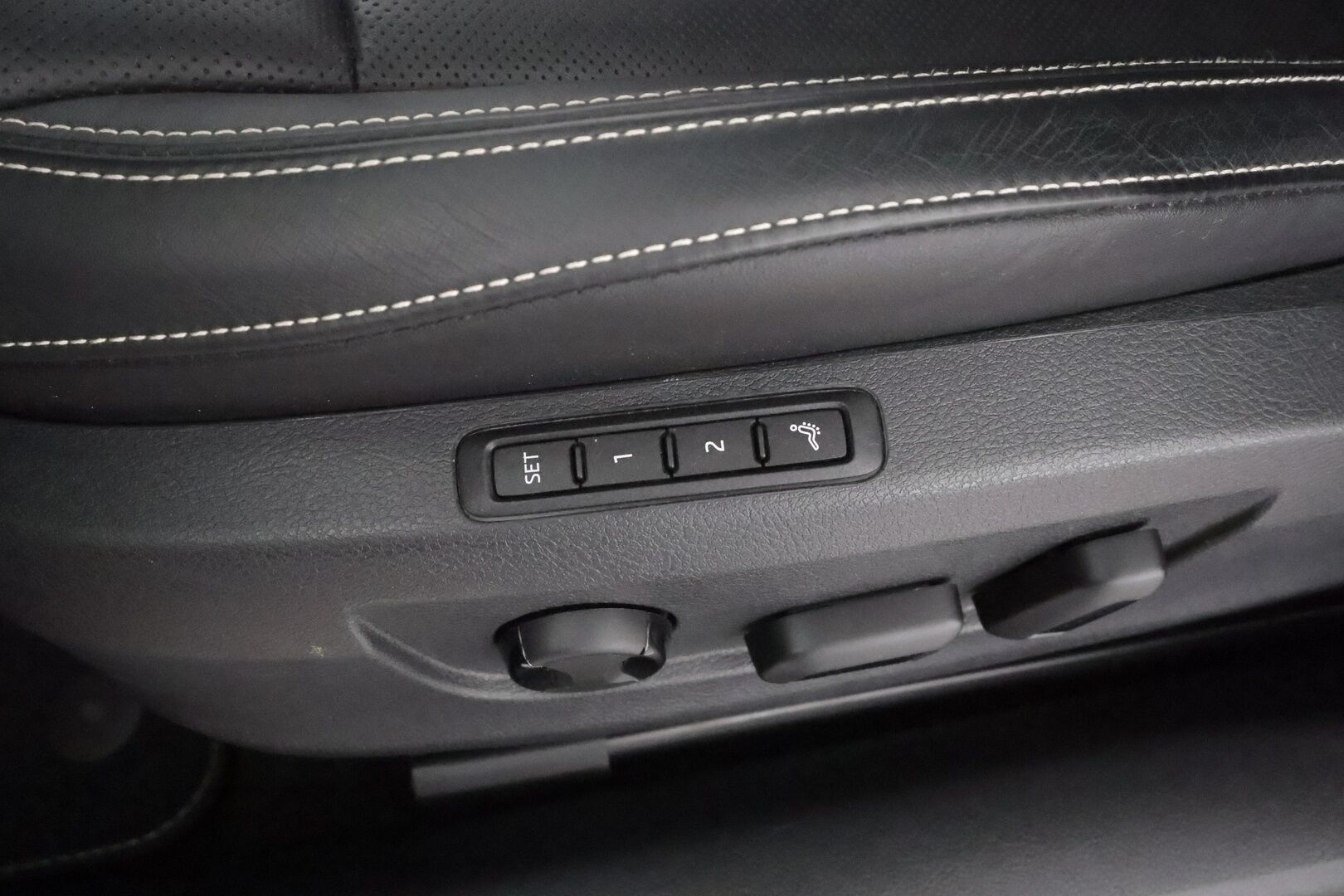 Skoda Superb 2023 Combi 2.0 TSI 280 4x4 L&K DSG Autom. - | ACC | Matrix | Ilm. muistinahat | 360° | Canton | Webasto | Panorama | Koukku | Suomi-auto | Kahdet renkaat aluvantein | Merkkiliikkeen huoltohistoria |