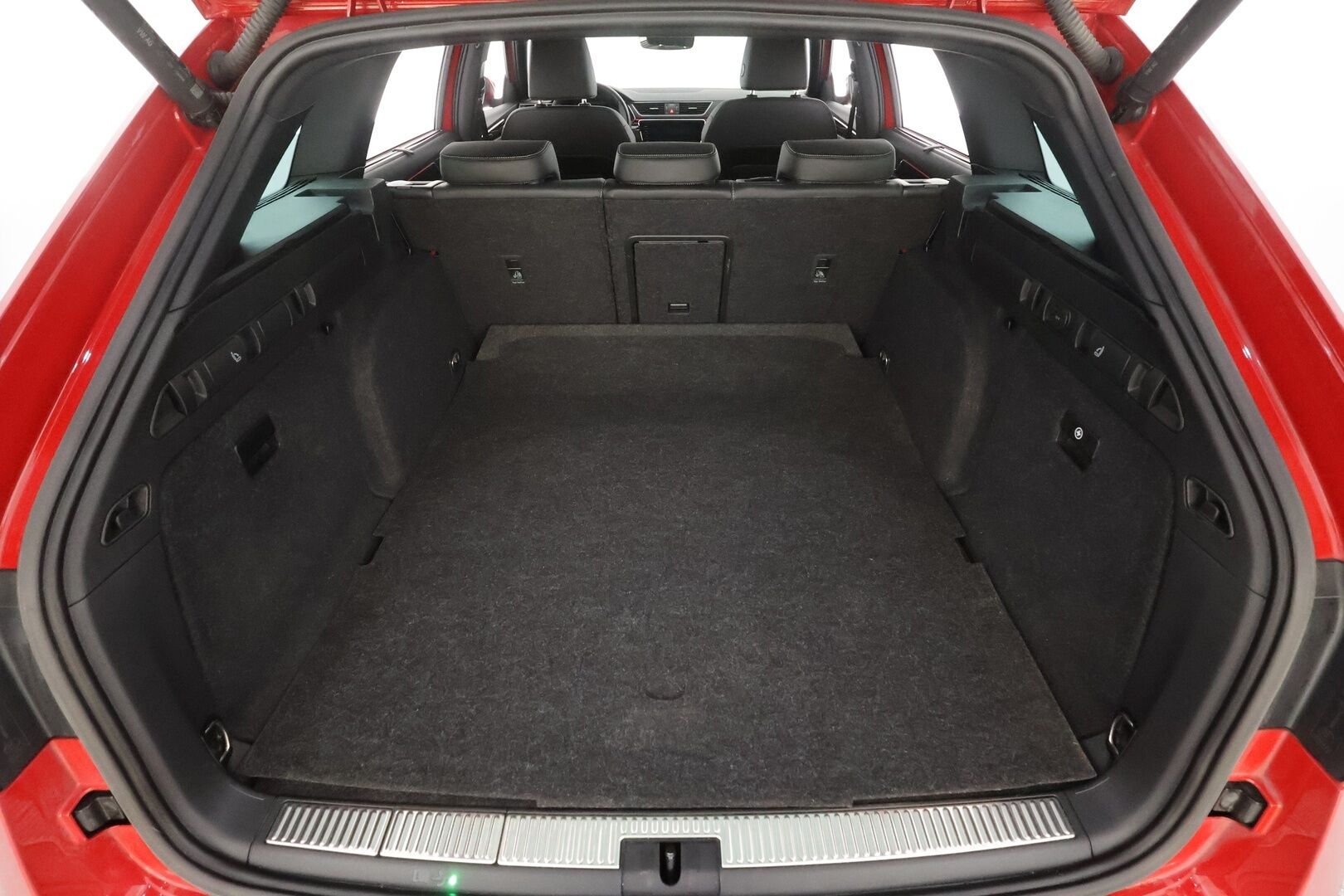Skoda Superb 2023 Combi 2.0 TSI 280 4x4 L&K DSG Autom. - | ACC | Matrix | Ilm. muistinahat | 360° | Canton | Webasto | Panorama | Koukku | Suomi-auto | Kahdet renkaat aluvantein | Merkkiliikkeen huoltohistoria |