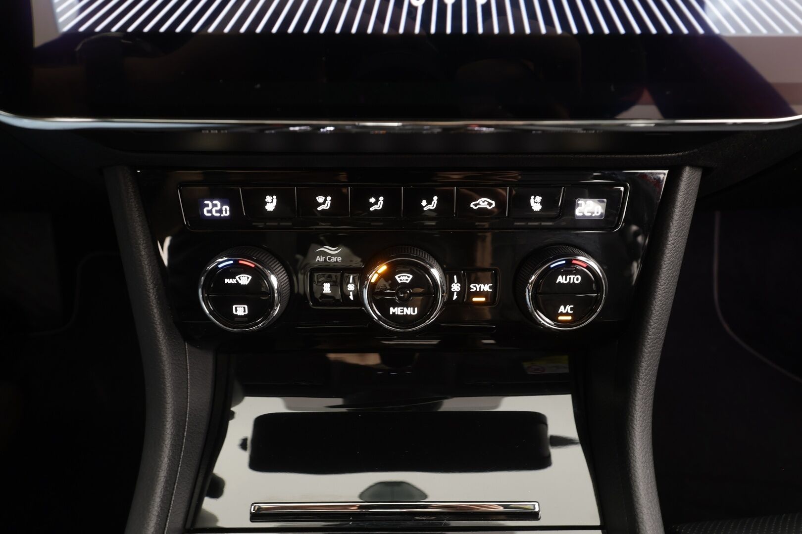 Skoda Superb 2023 Combi 2.0 TSI 280 4x4 L&K DSG Autom. - | ACC | Matrix | Ilm. muistinahat | 360° | Canton | Webasto | Panorama | Koukku | Suomi-auto | Kahdet renkaat aluvantein | Merkkiliikkeen huoltohistoria |