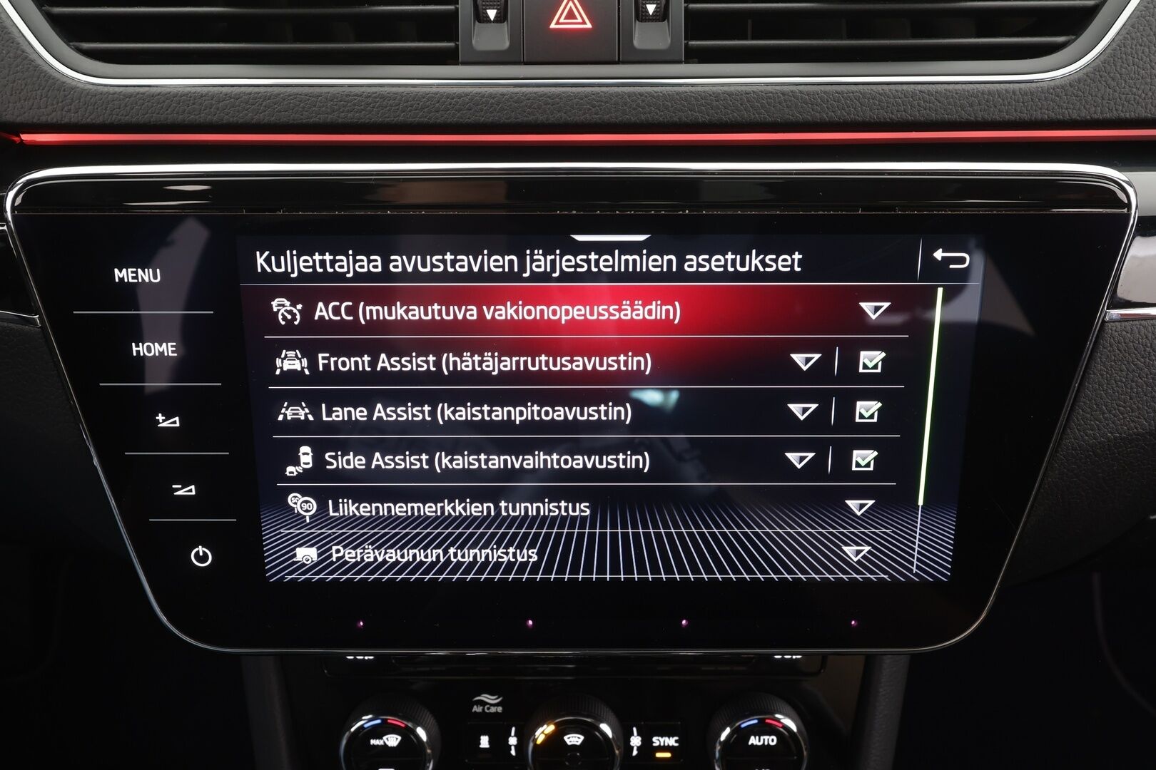 Skoda Superb 2023 Combi 2.0 TSI 280 4x4 L&K DSG Autom. - | ACC | Matrix | Ilm. muistinahat | 360° | Canton | Webasto | Panorama | Koukku | Suomi-auto | Kahdet renkaat aluvantein | Merkkiliikkeen huoltohistoria |