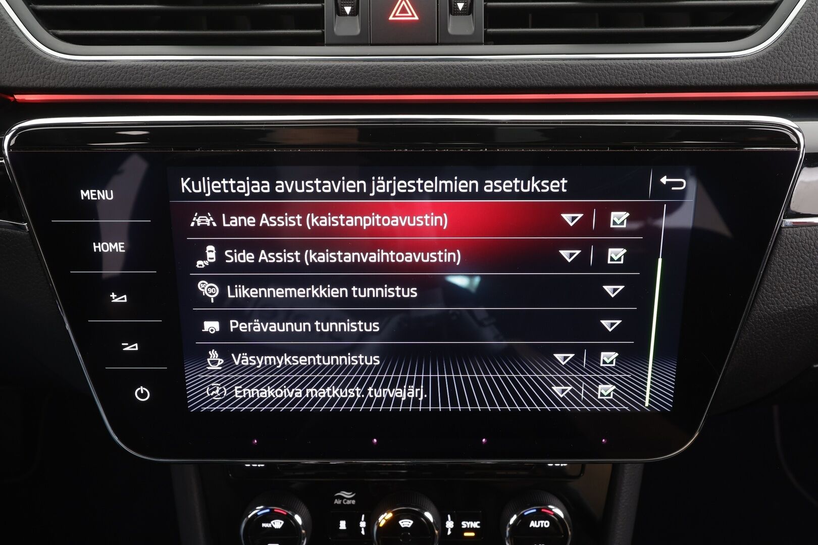 Skoda Superb 2023 Combi 2.0 TSI 280 4x4 L&K DSG Autom. - | ACC | Matrix | Ilm. muistinahat | 360° | Canton | Webasto | Panorama | Koukku | Suomi-auto | Kahdet renkaat aluvantein | Merkkiliikkeen huoltohistoria |