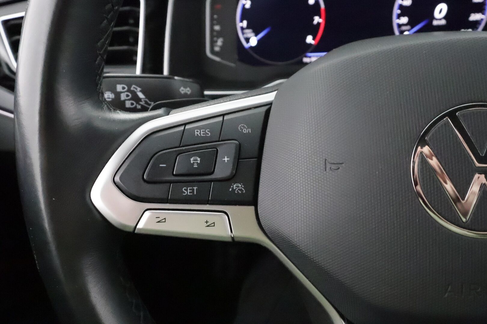 Volkswagen Taigo 2023 R-Line Business 1,5 TSI 110kW EVO DSG * Sisätilanlämmitin / ACC / Matrix-LED / Kaistavahti / P.Kamera / Digimittaristo * - 1-om Suomi-auto / Kahdet renkaat 