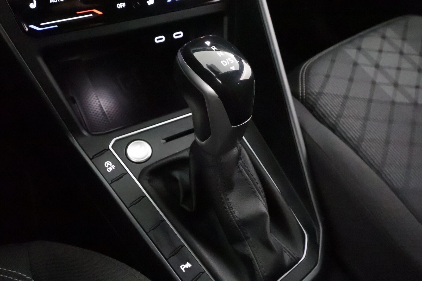 Volkswagen Taigo 2023 R-Line Business 1,5 TSI 110kW EVO DSG * Sisätilanlämmitin / ACC / Matrix-LED / Kaistavahti / P.Kamera / Digimittaristo * - 1-om Suomi-auto / Kahdet renkaat 